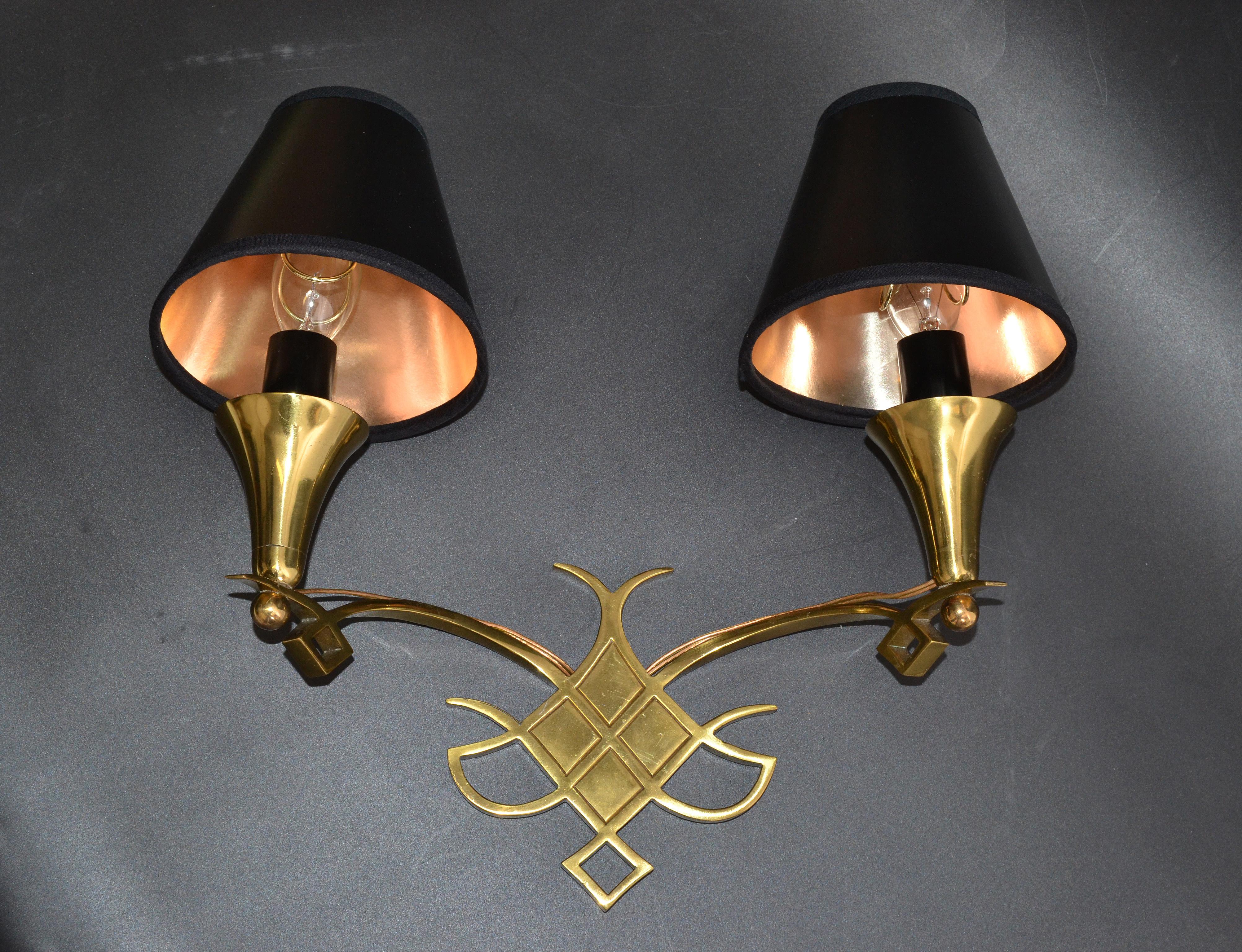 Jules Leleu Bronze-Wandleuchten, Schwarz-Gold-Schirmen, Mid-Century Modern (20. Jahrhundert) im Angebot