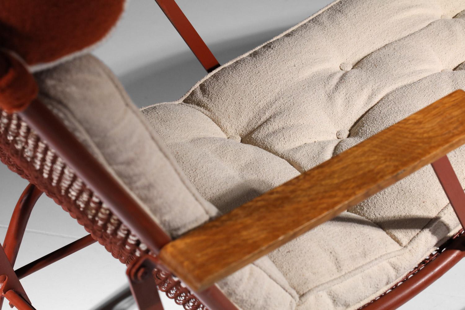 Lit chaise longue Jules Leleu conçu par Jean Prouvé pour le Plateau d'Assy en vente 3