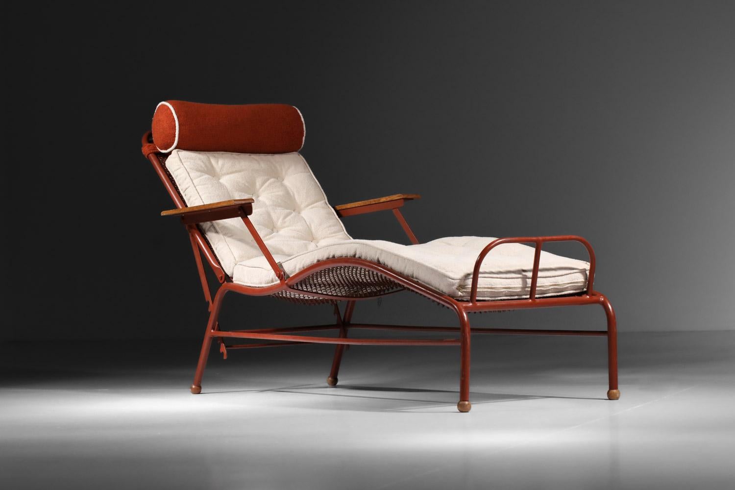Lit chaise longue Jules Leleu conçu par Jean Prouvé pour le Plateau d'Assy en vente 8