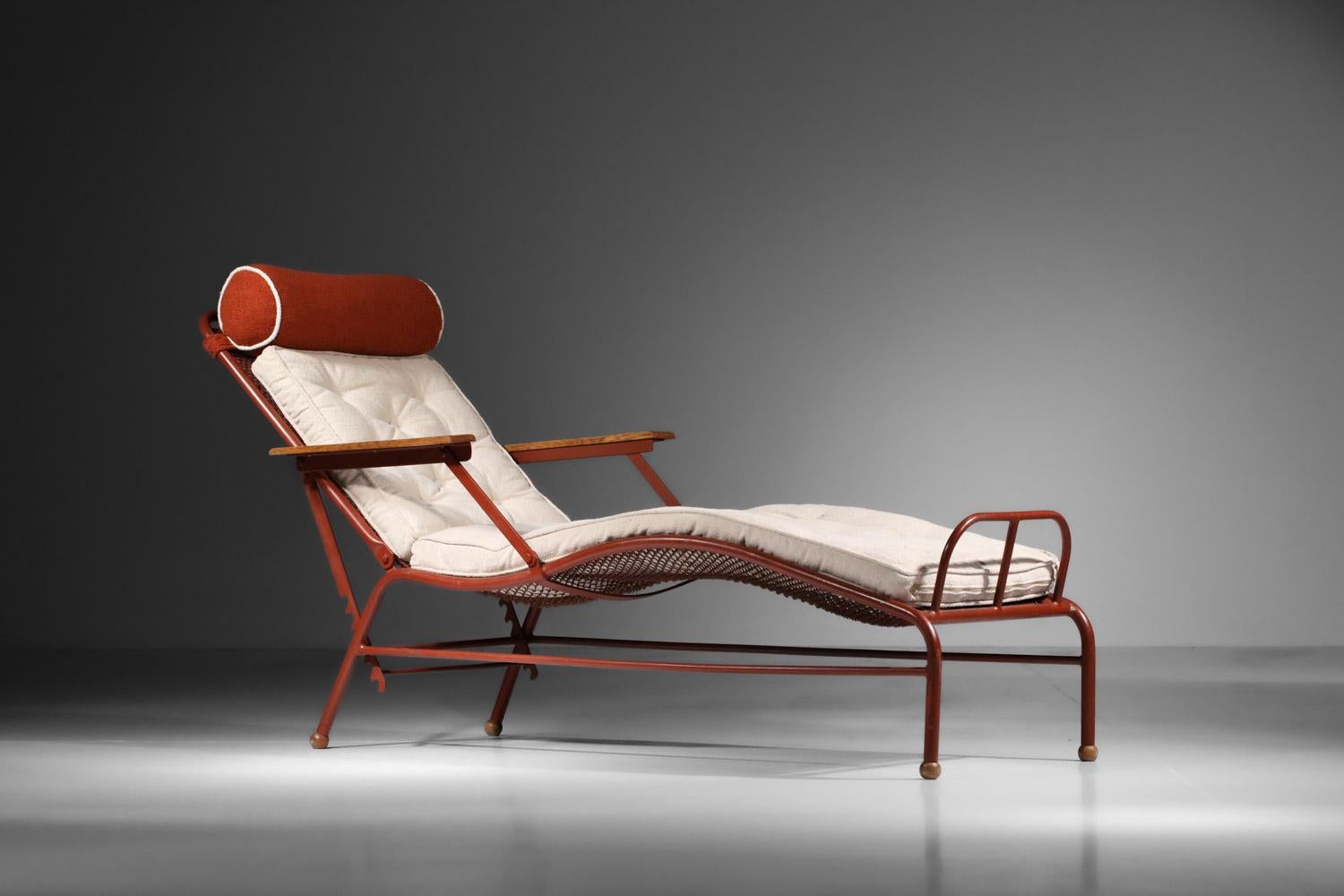 Lit chaise longue Jules Leleu conçu par Jean Prouvé pour le Plateau d'Assy en vente 9