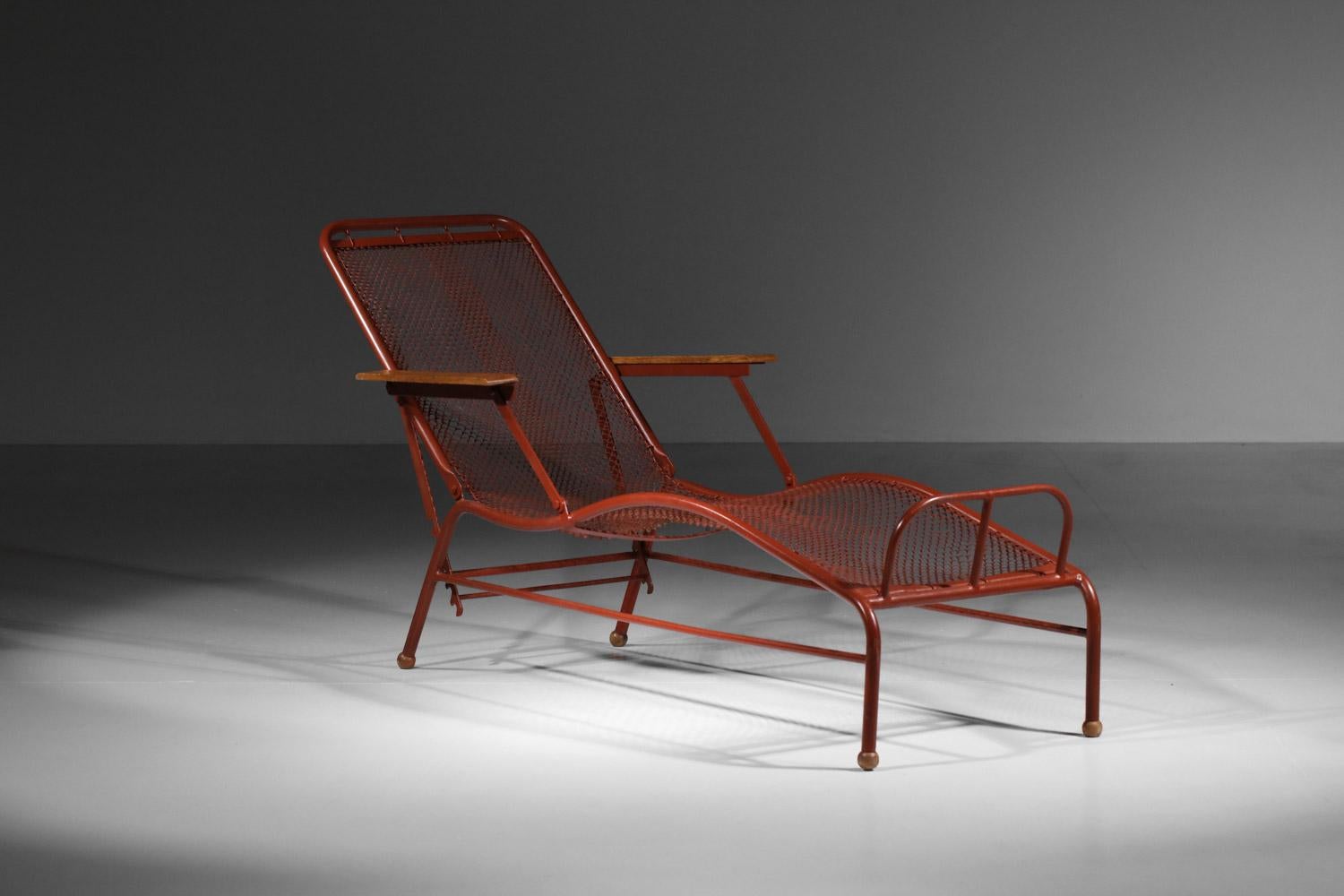 Français Lit chaise longue Jules Leleu conçu par Jean Prouvé pour le Plateau d'Assy en vente