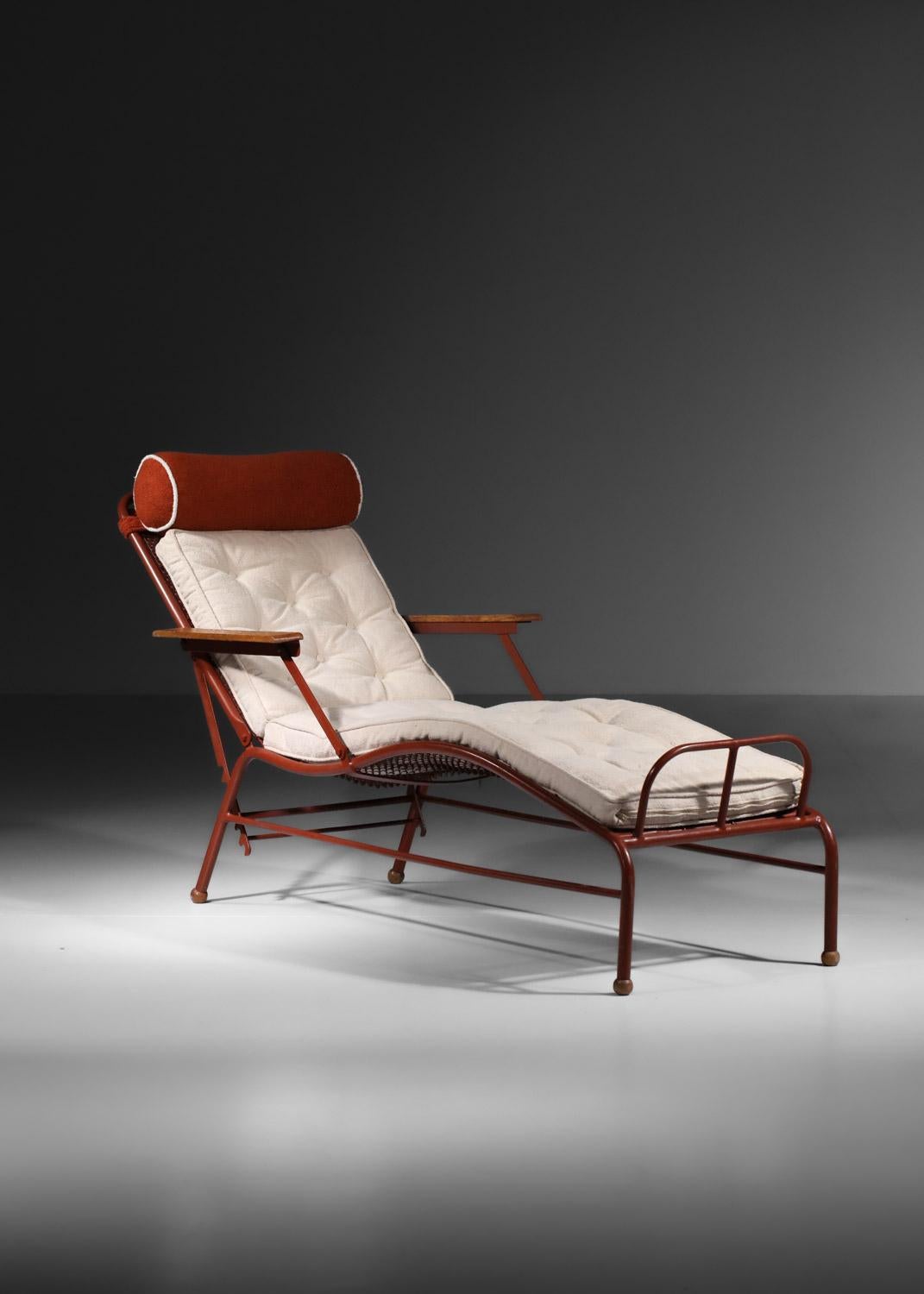 Milieu du XXe siècle Lit chaise longue Jules Leleu conçu par Jean Prouvé pour le Plateau d'Assy en vente