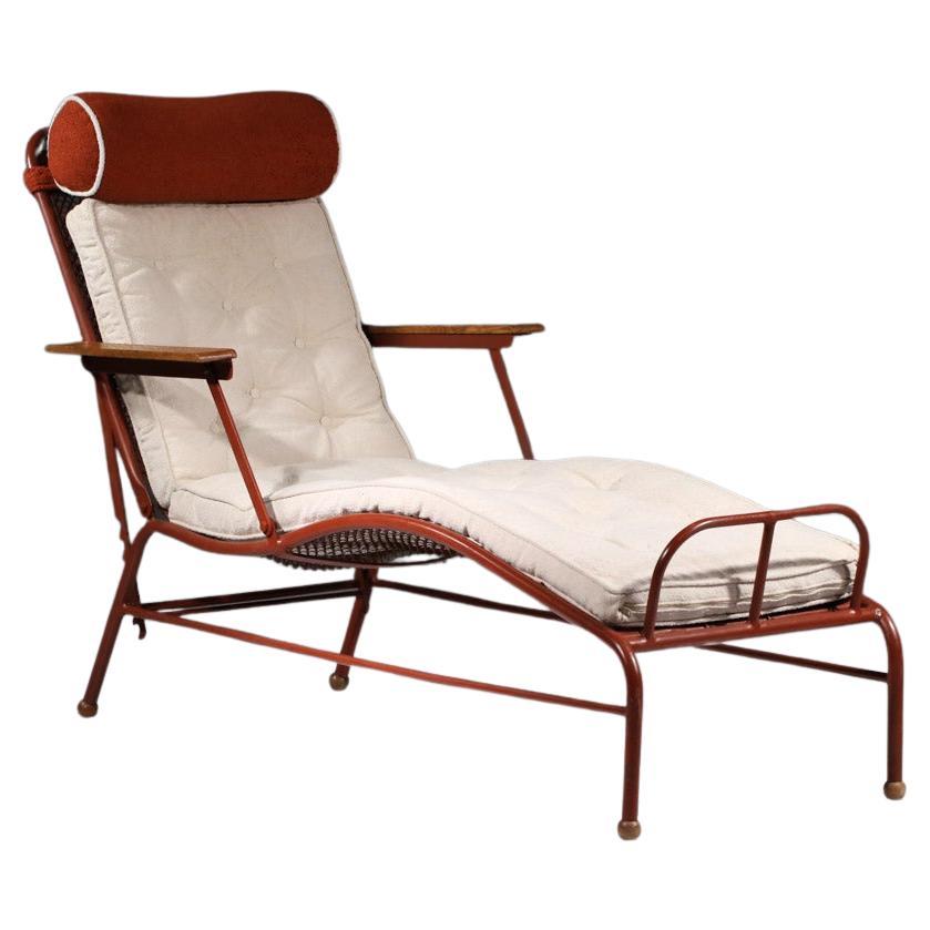 Lit chaise longue Jules Leleu conçu par Jean Prouvé pour le Plateau d'Assy