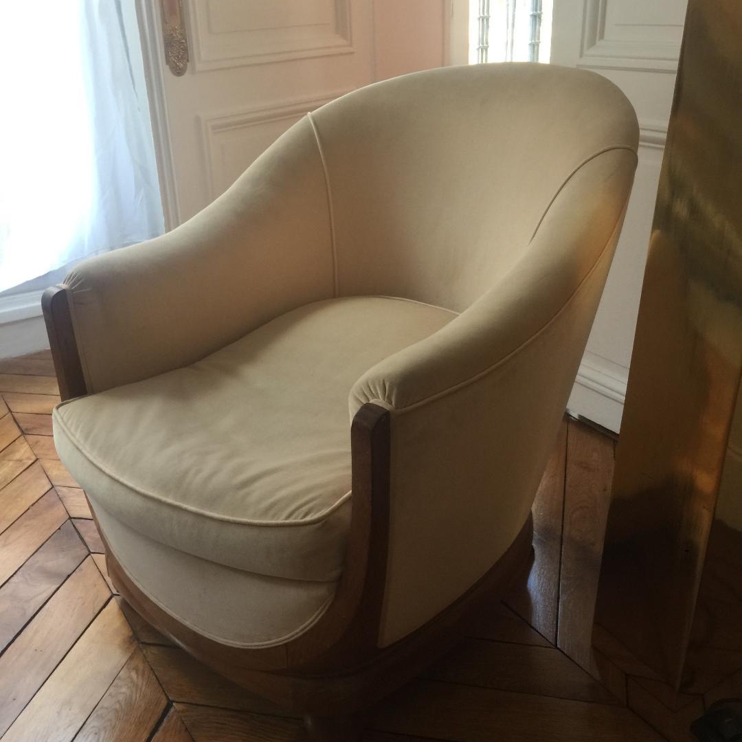 Jules Leleu Pair of Armchairs in Walnut Veener and Cream Fabric, French, 1925 im Zustand „Gut“ im Angebot in Aix En Provence, FR