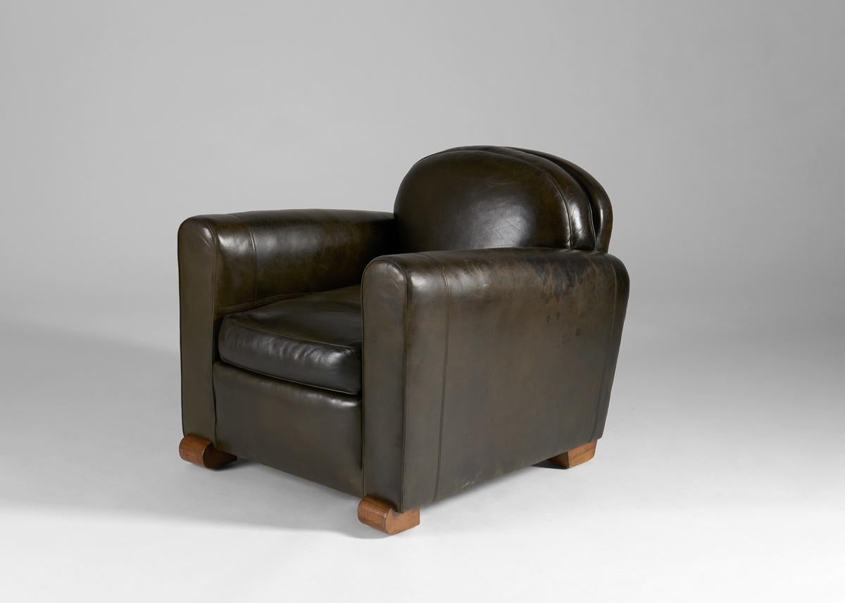 Jules Leleu, Coppia di poltrone in pelle Art Déco, Francia, 1930 circa In condizioni buone in vendita a New York, NY