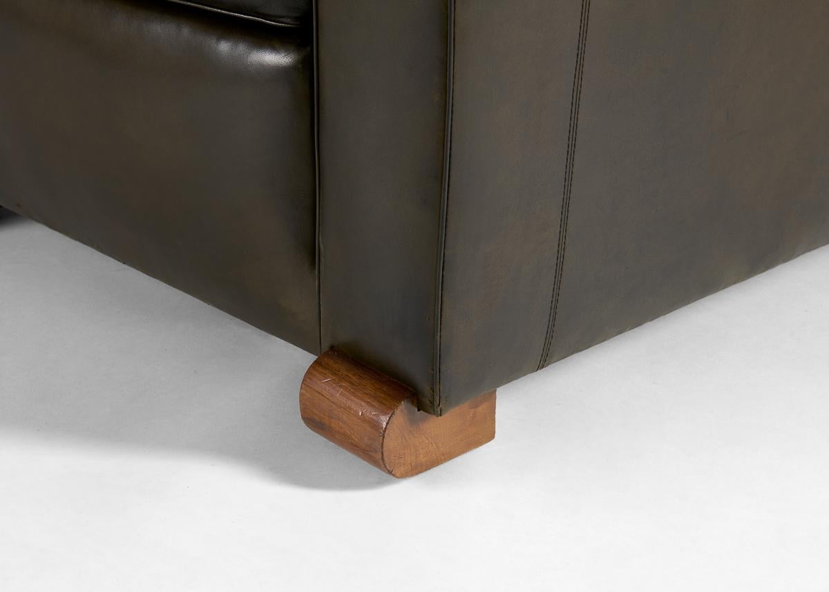 Metà XX secolo Jules Leleu, Coppia di poltrone in pelle Art Déco, Francia, 1930 circa in vendita