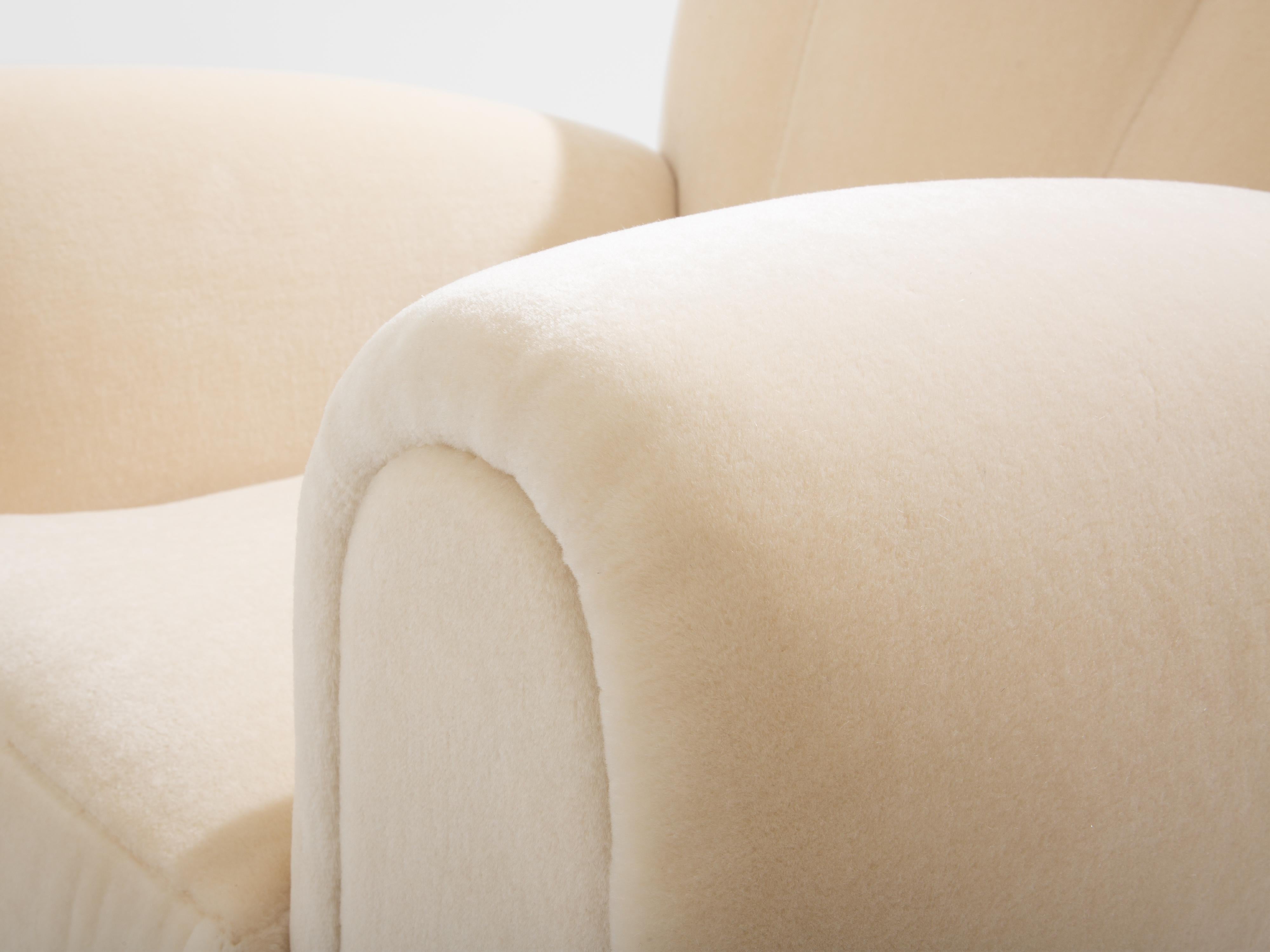 Jules Leleu pareja de sillones club terciopelo mohair blanco años 40 en venta 4