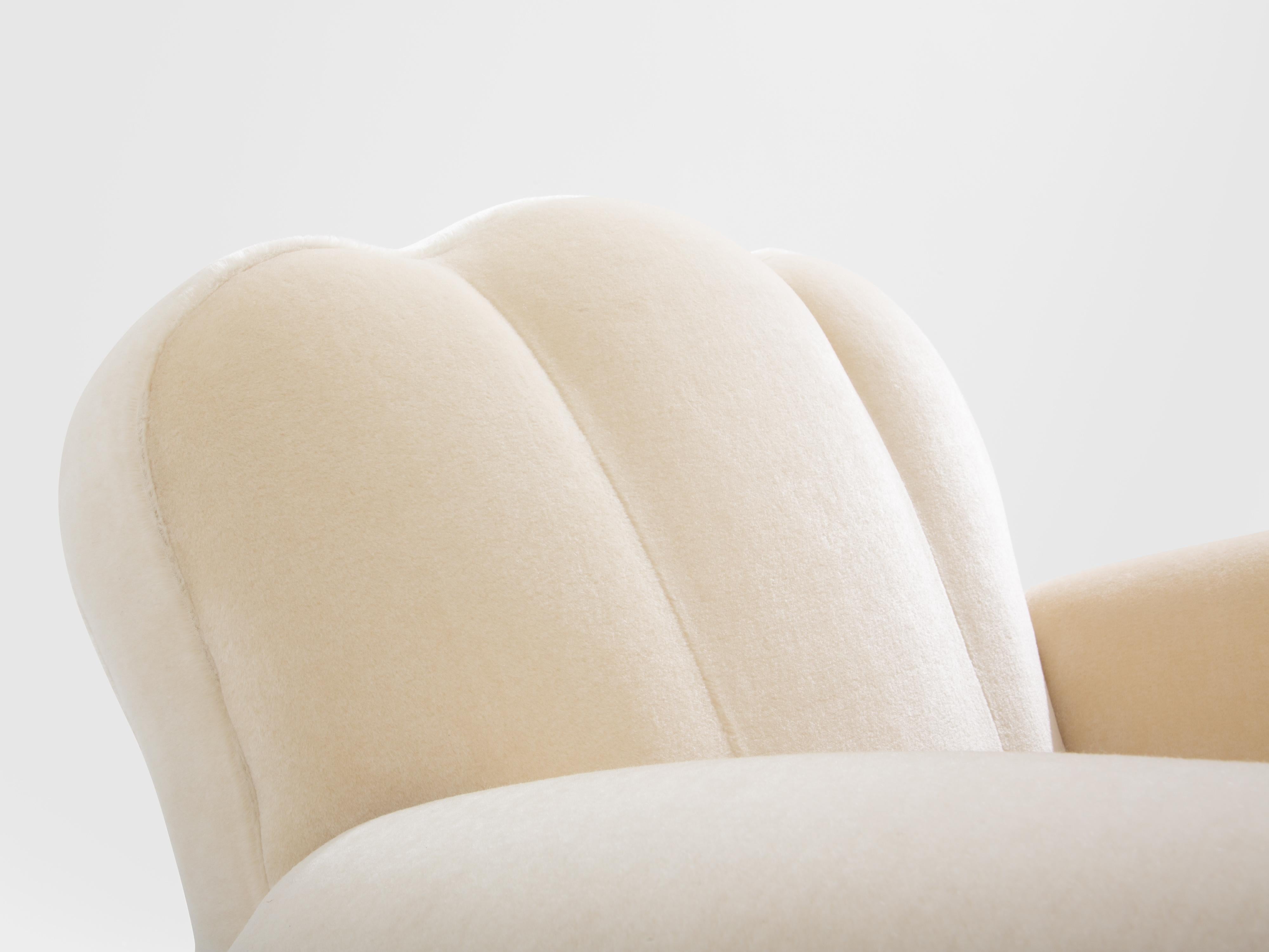 Jules Leleu pareja de sillones club terciopelo mohair blanco años 40 mediados del siglo XX en venta