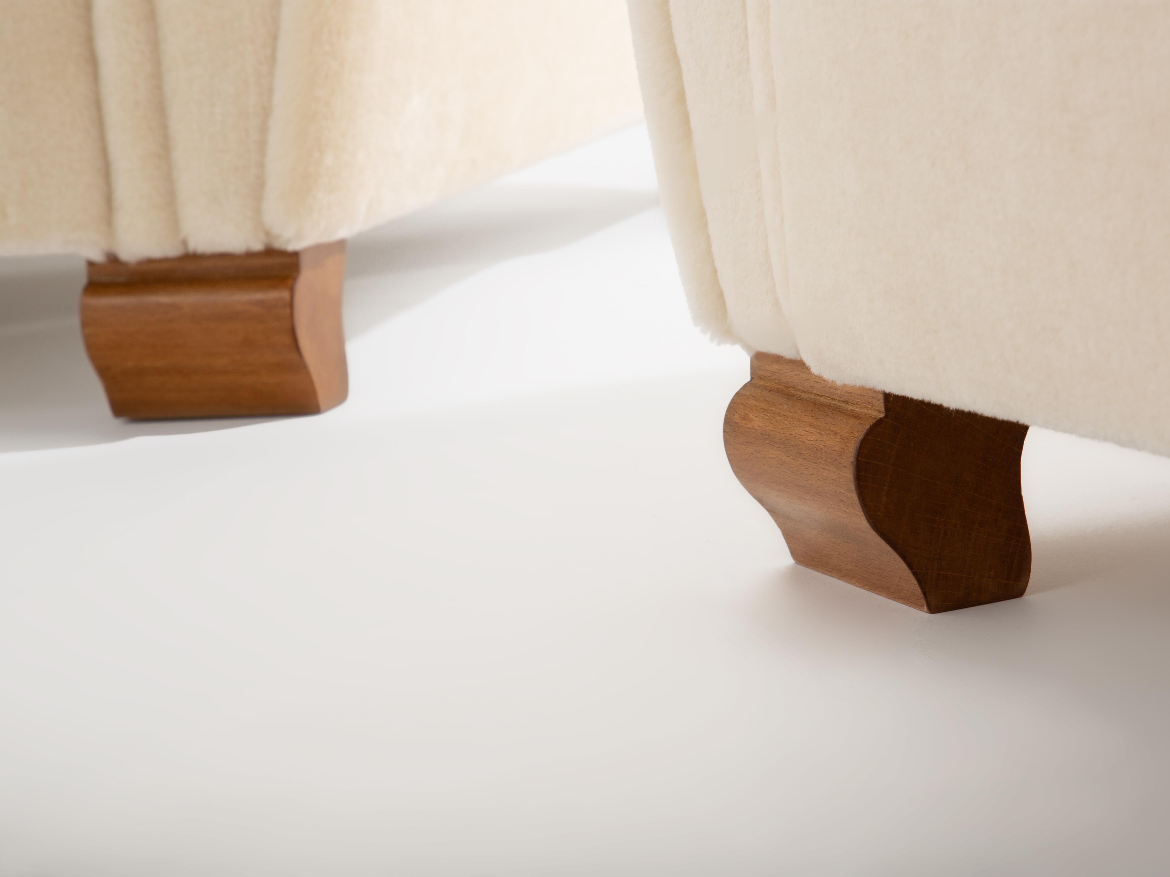 Jules Leleu pareja de sillones club terciopelo mohair blanco años 40 Terciopelo en venta