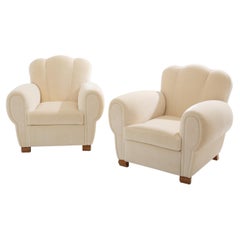 Paire de fauteuils club Jules Leleu velours mohair blanc années 1940