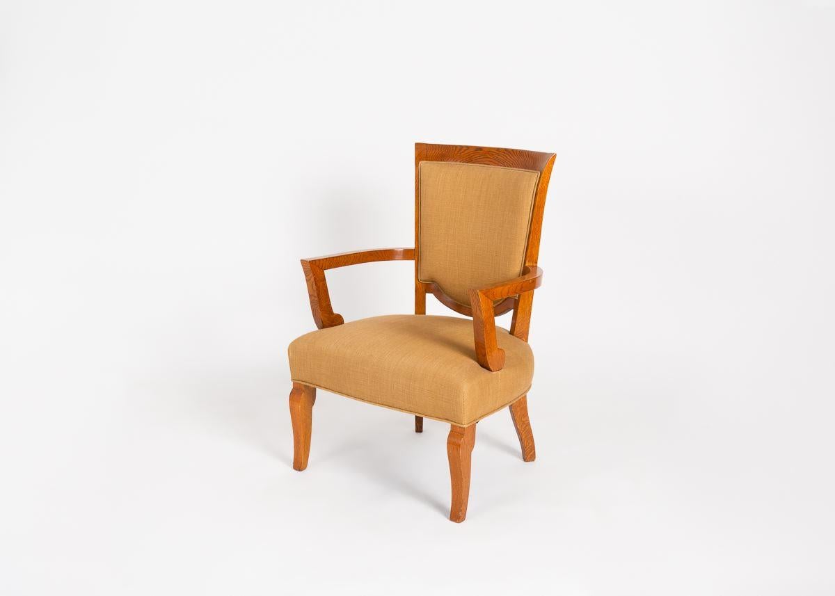 20ième siècle Jules Leleu, Paire de fauteuils en chêne, France, vers 1948 en vente