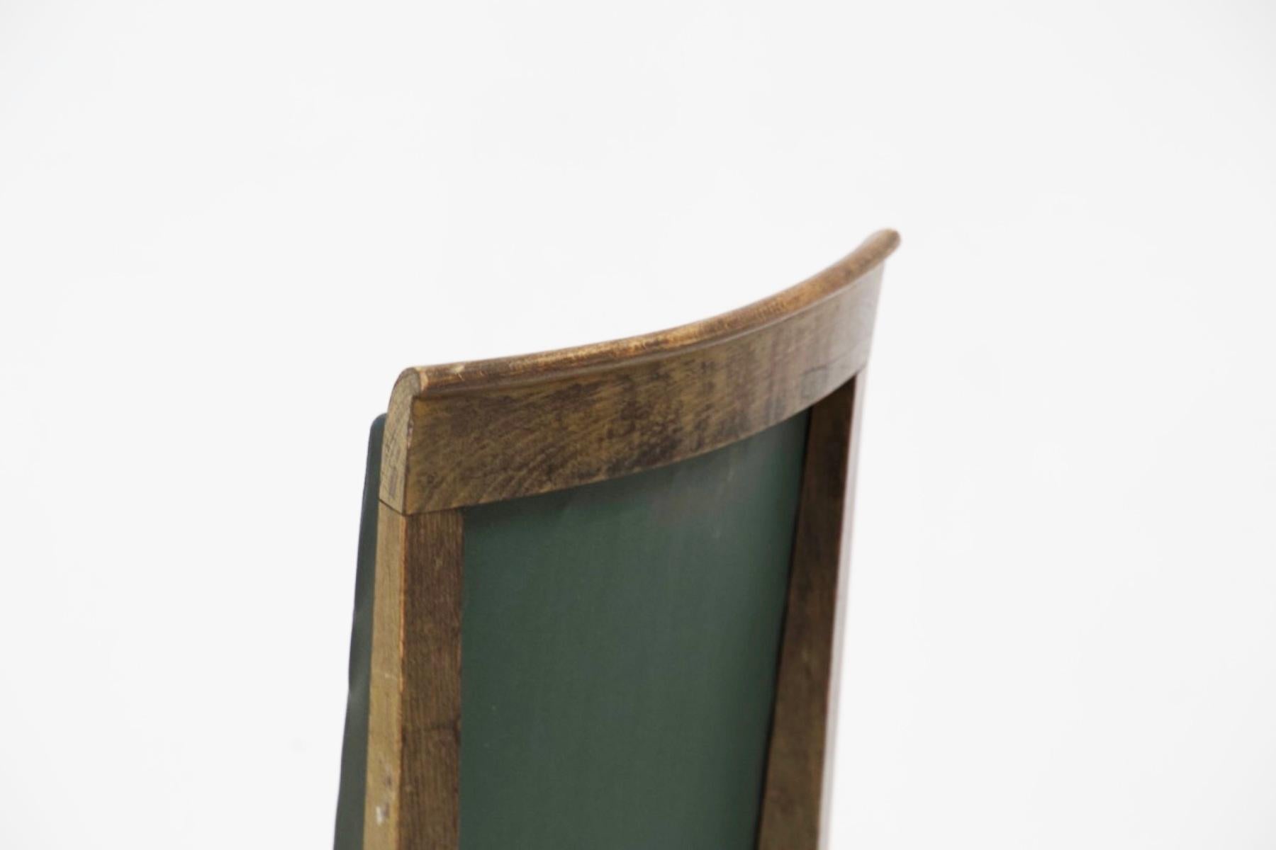 Jules Leleu Vintage-Stühle aus Holz und grünem Leder im Angebot 1