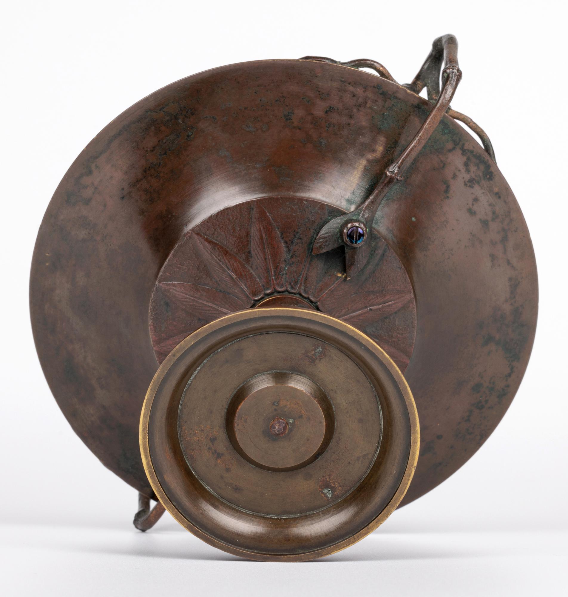 XIX secolo Tazza francese in bronzo con uccelli e insetti di Jules Moigniez in vendita