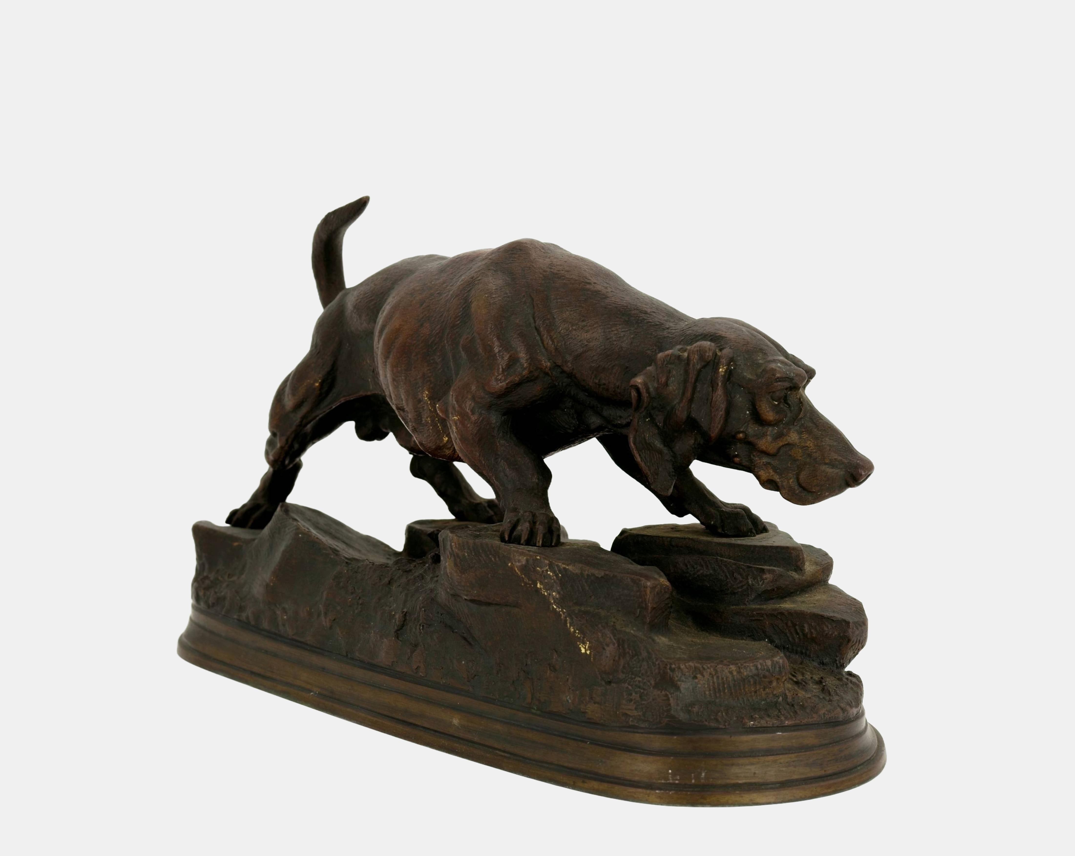 Hunting dog on the prowl / - Following the scent - - Gold Figurative Sculpture by Jules Moigniez