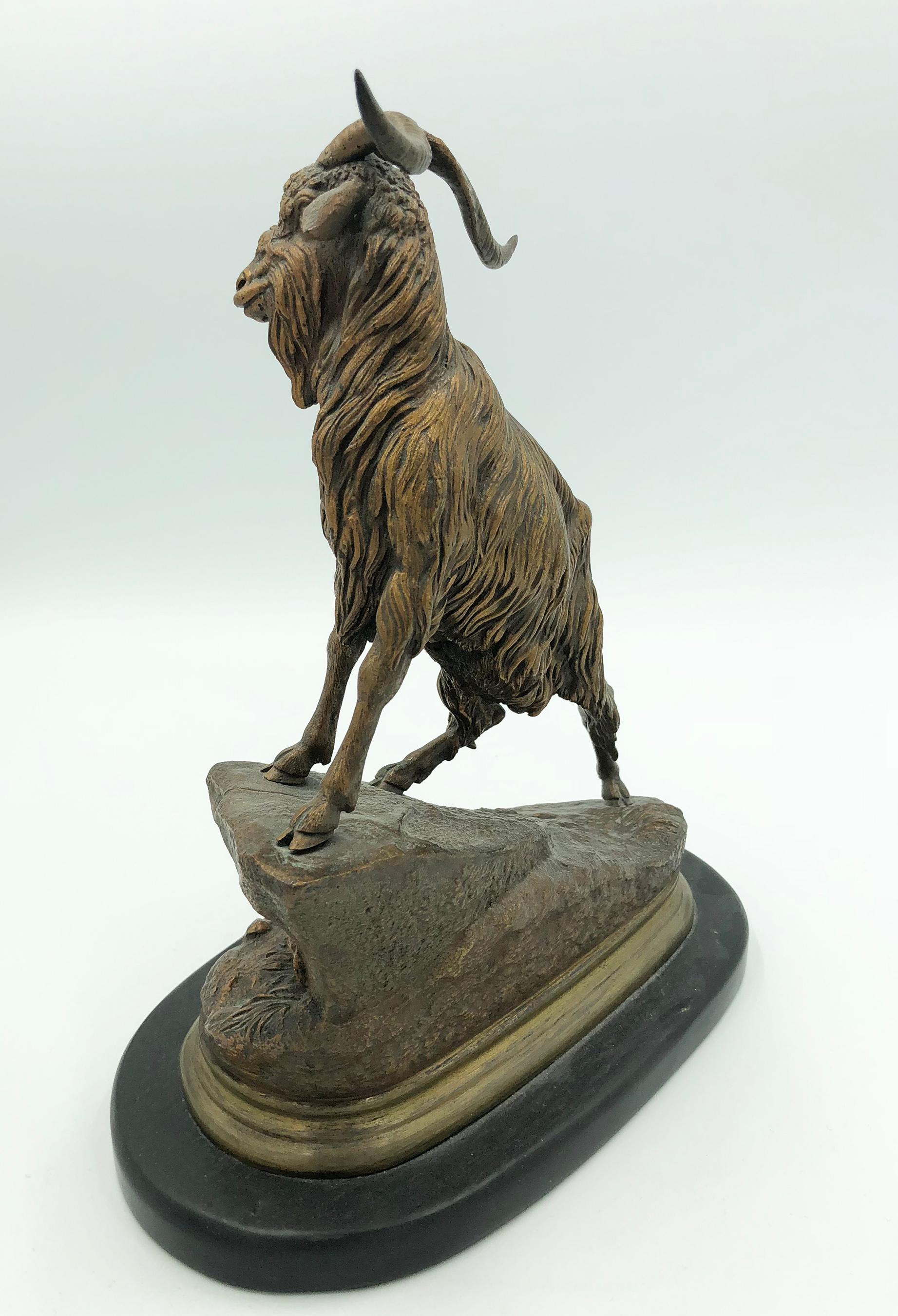 Chèvre de montagne - Réalisme Sculpture par Jules Moigniez