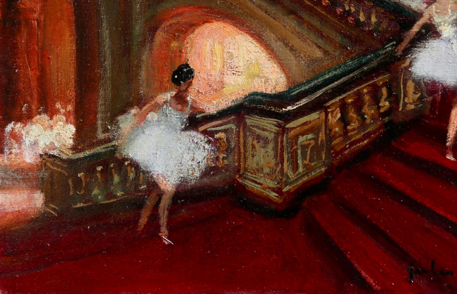 Une charmante huile sur toile du peintre impressionniste français Jules René Hervé représentant des ballerines en tutu blanc montant les marches d'un opéra à Paris. Signé en bas à droite et à nouveau au verso. Cette peinture n'est pas actuellement