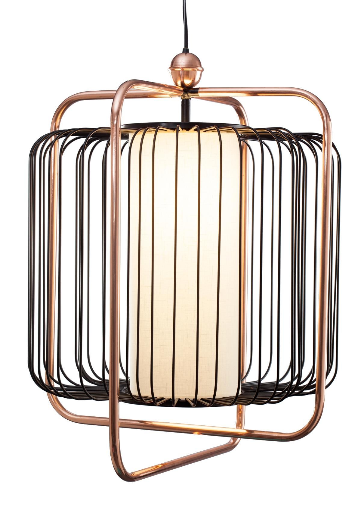 Jules is all about a timeless, effortless sophistication. A perfect combination of polished brass or copper with fun lacquered metal colors and a soft and elegant linen shade that softly diffuses the light enclosed in the structure.
The structure is