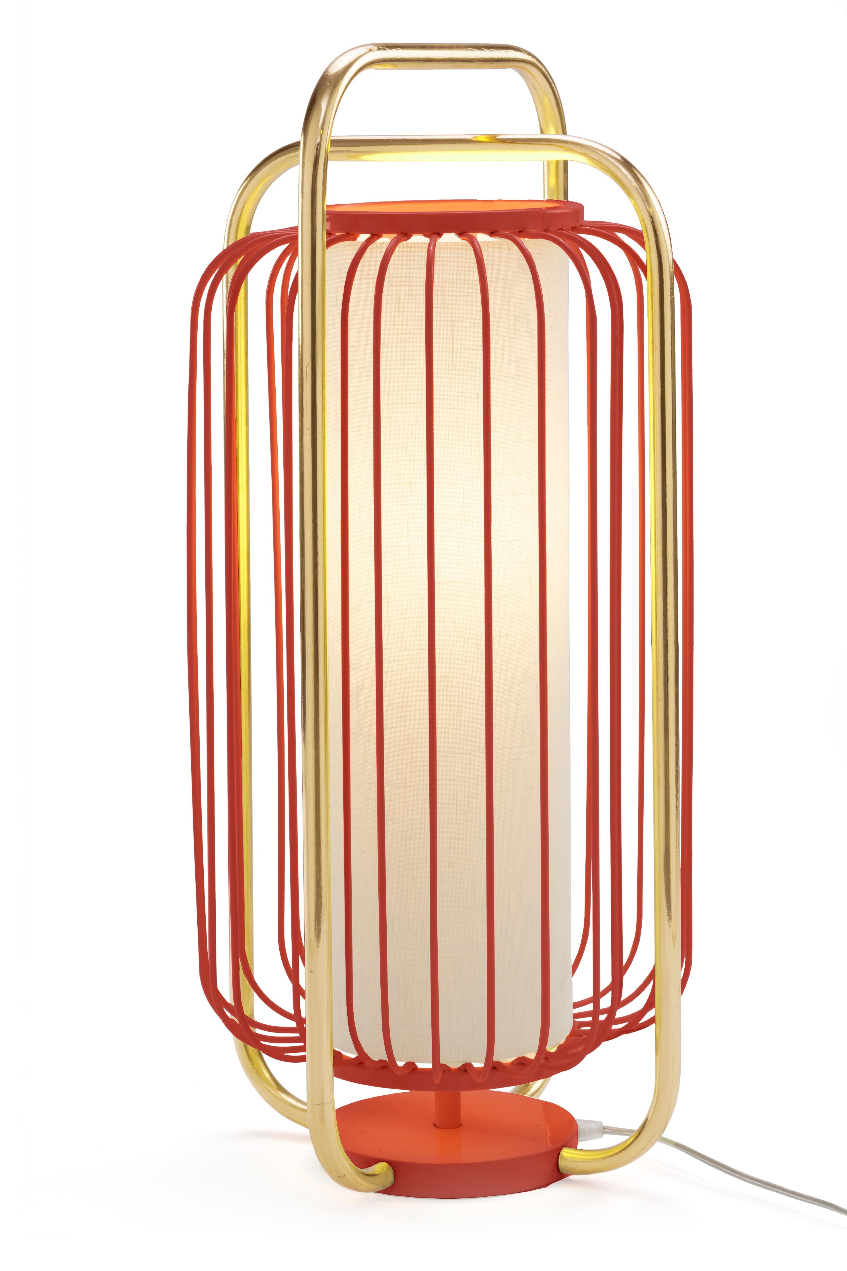 Jules is all about a timeless, effortless sophistication. A perfect combination of polished brass or copper with fun lacquered metal colors and a soft and elegant linen shade enclosed in the structure that softly diffuses the light.
The structure is
