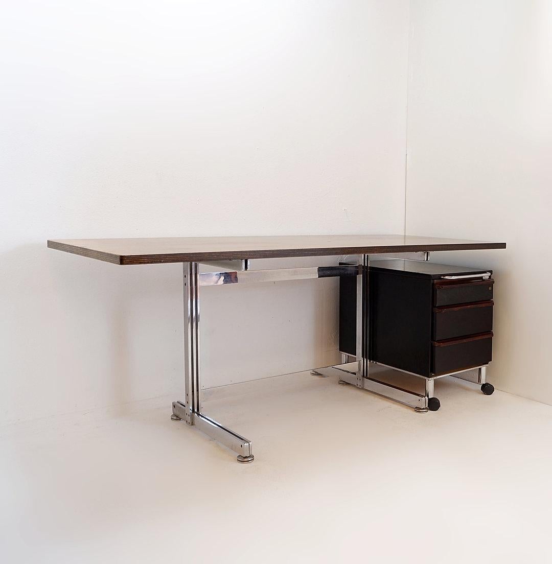Jules Wabbes, “Cintree” Desk, ca. 1960 In Good Condition For Sale In Linkebeek, BE