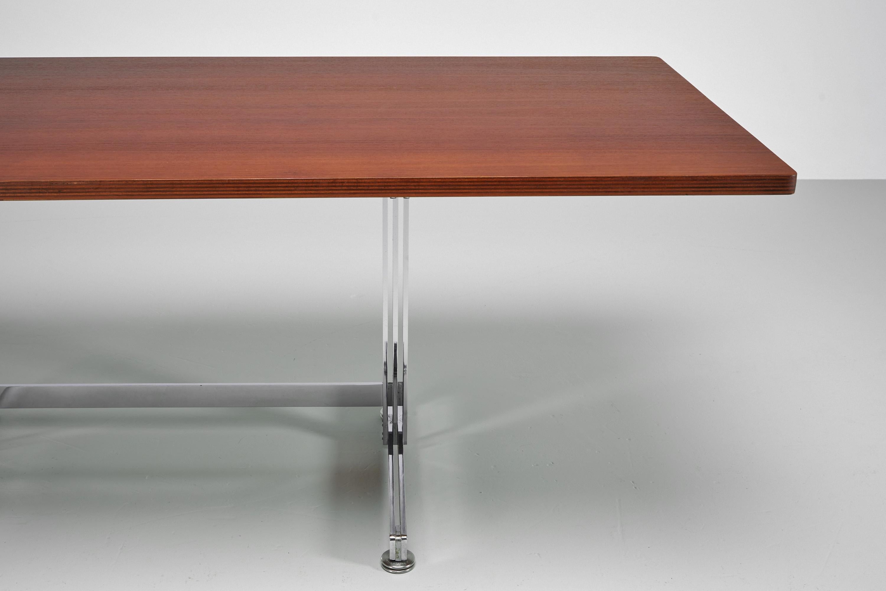 Jules Wabbes Escritorio Cintree Mobilier Universel Bélgica 1960 en venta 3