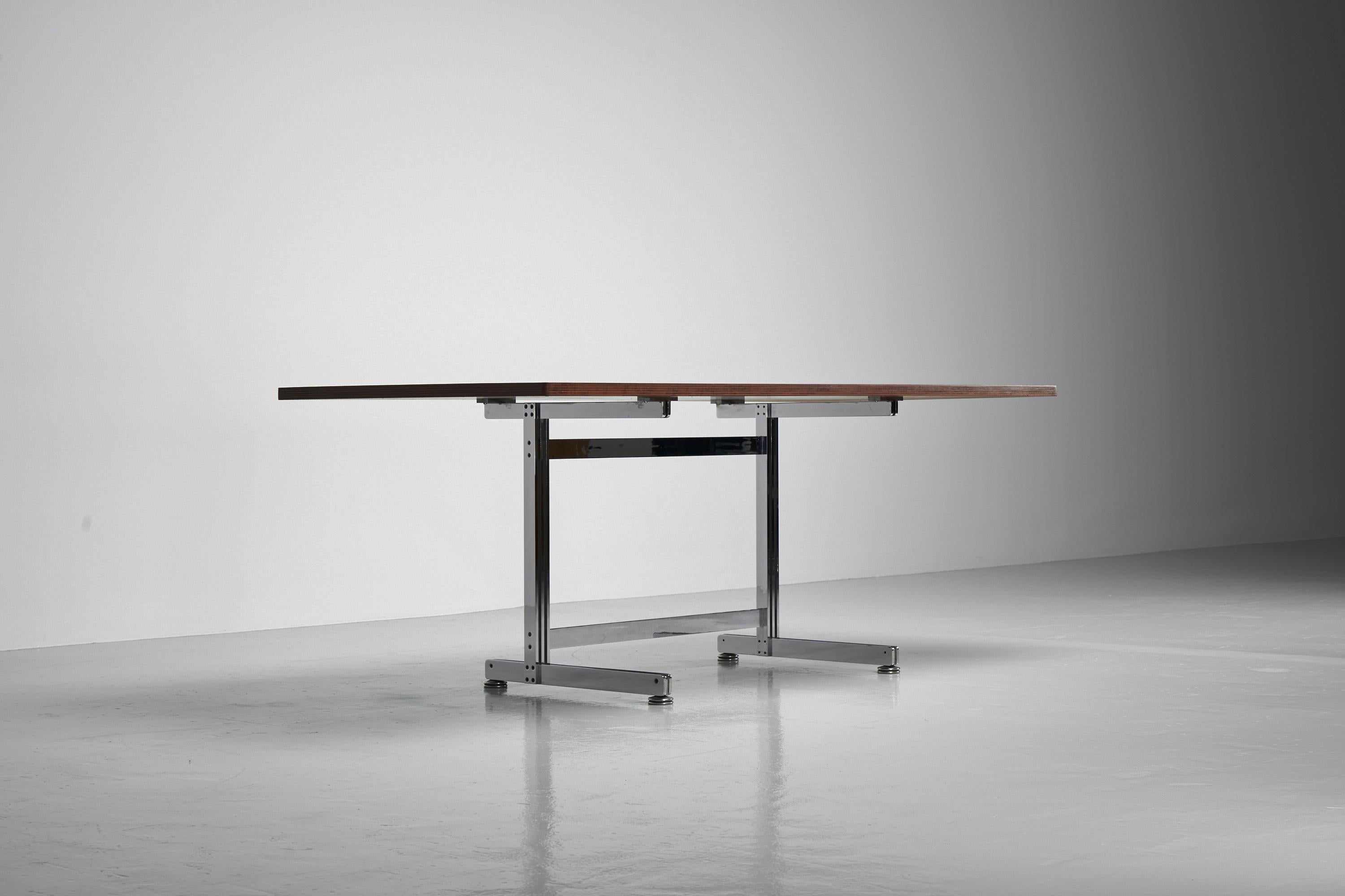 Jules Wabbes Escritorio Cintree Mobilier Universel Bélgica 1960 Moderno de mediados de siglo en venta