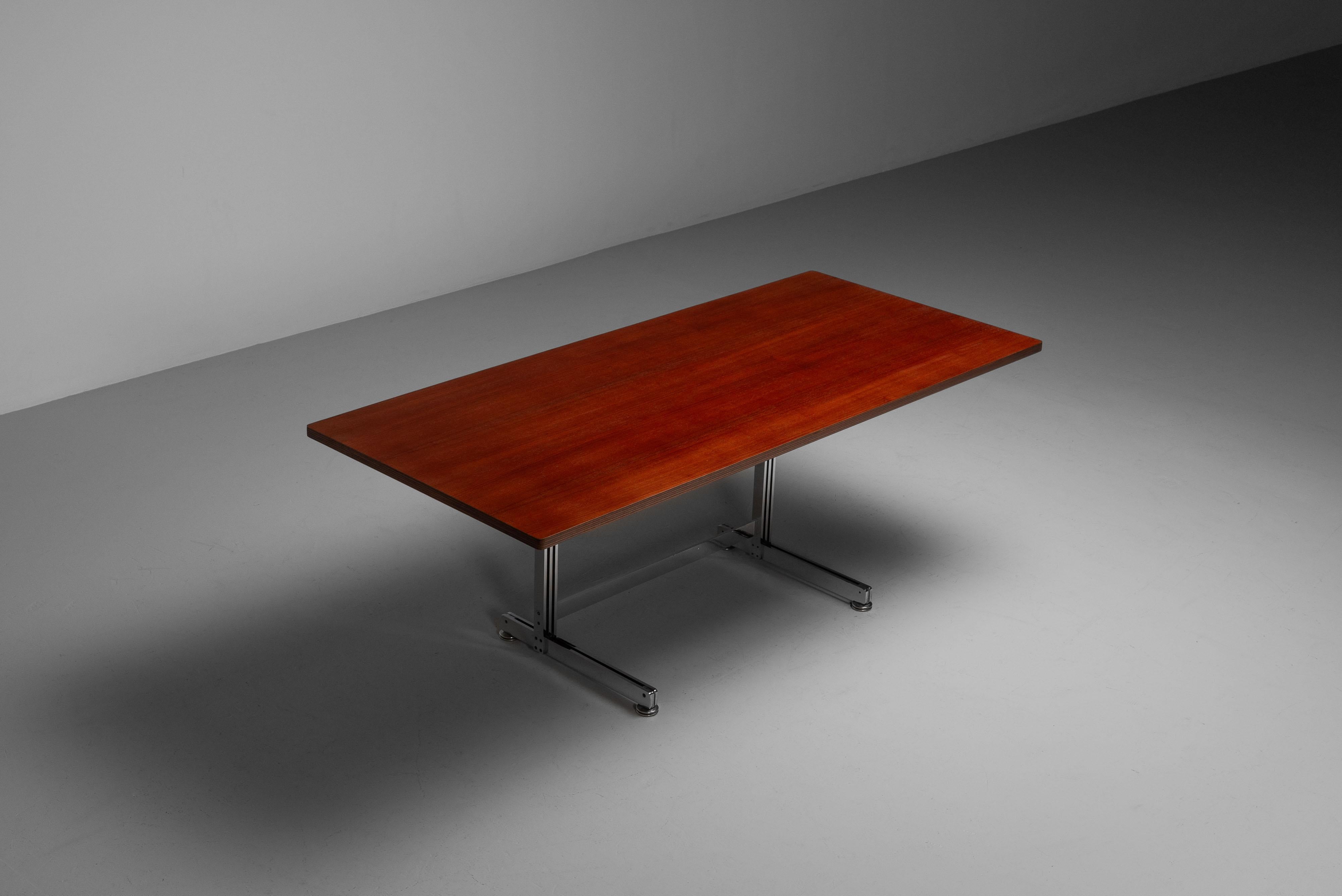 Jules Wabbes Escritorio Cintree Mobilier Universel Bélgica 1960 Belga en venta
