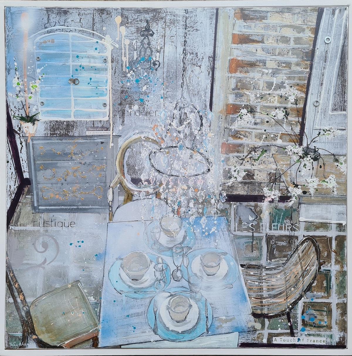 A Touch of France, Interieurkunst, Blaues und silbernes Gemälde, Pop Art – Mixed Media Art von Julia Adams