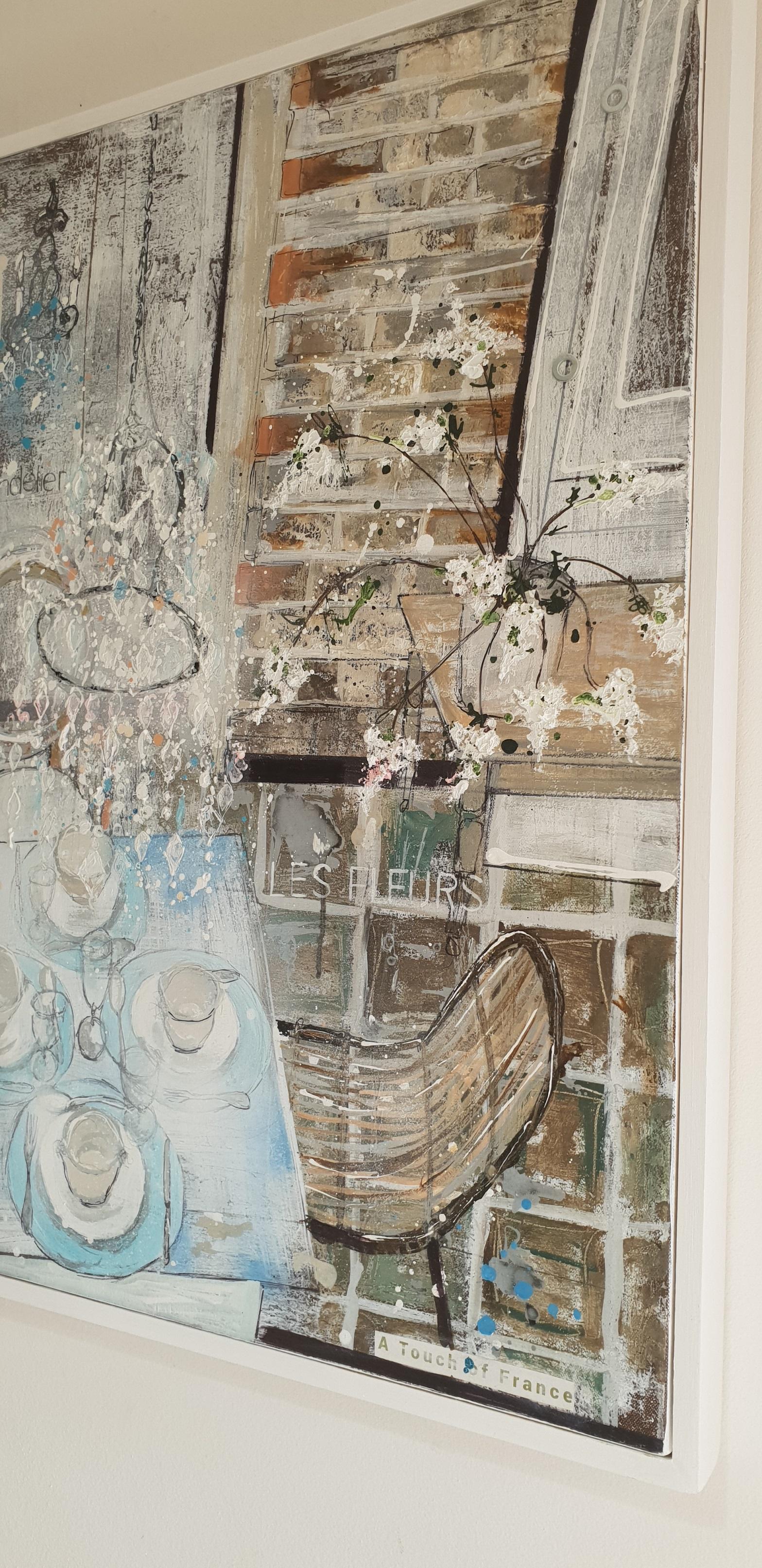 A Touch of France di Julia Adams è un quadro per interni a tecnica mista blu e grigio ispirato allo stile francese.
Medium - tecnica mista e acrilico
Dimensioni: tela con bordi profondi 80x80 cm incorniciata in una cornice bianca profonda 1,5