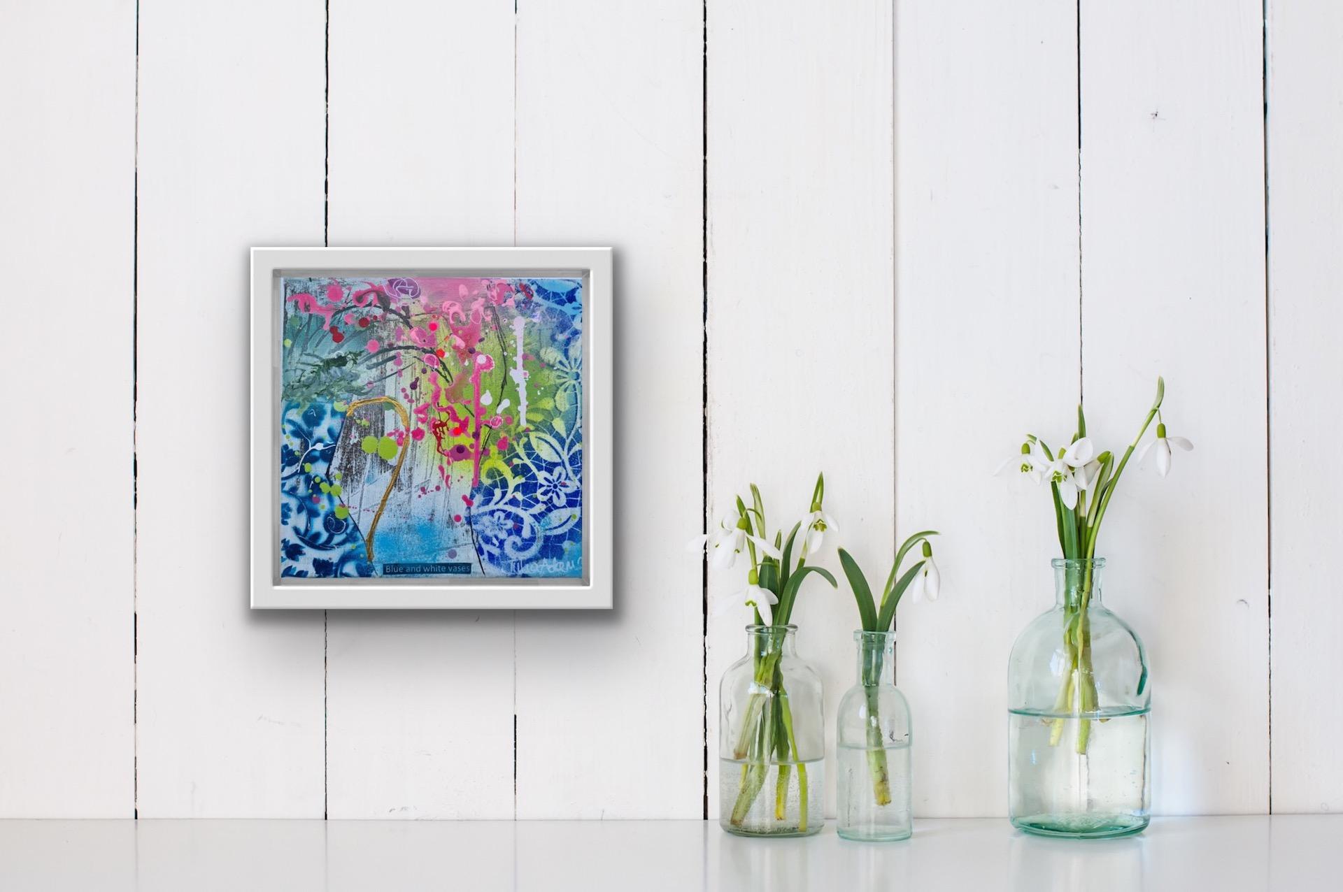 Julia Adams, Vases bleus et blancs 2, Art abordable, Nature morte contemporaine en vente 4