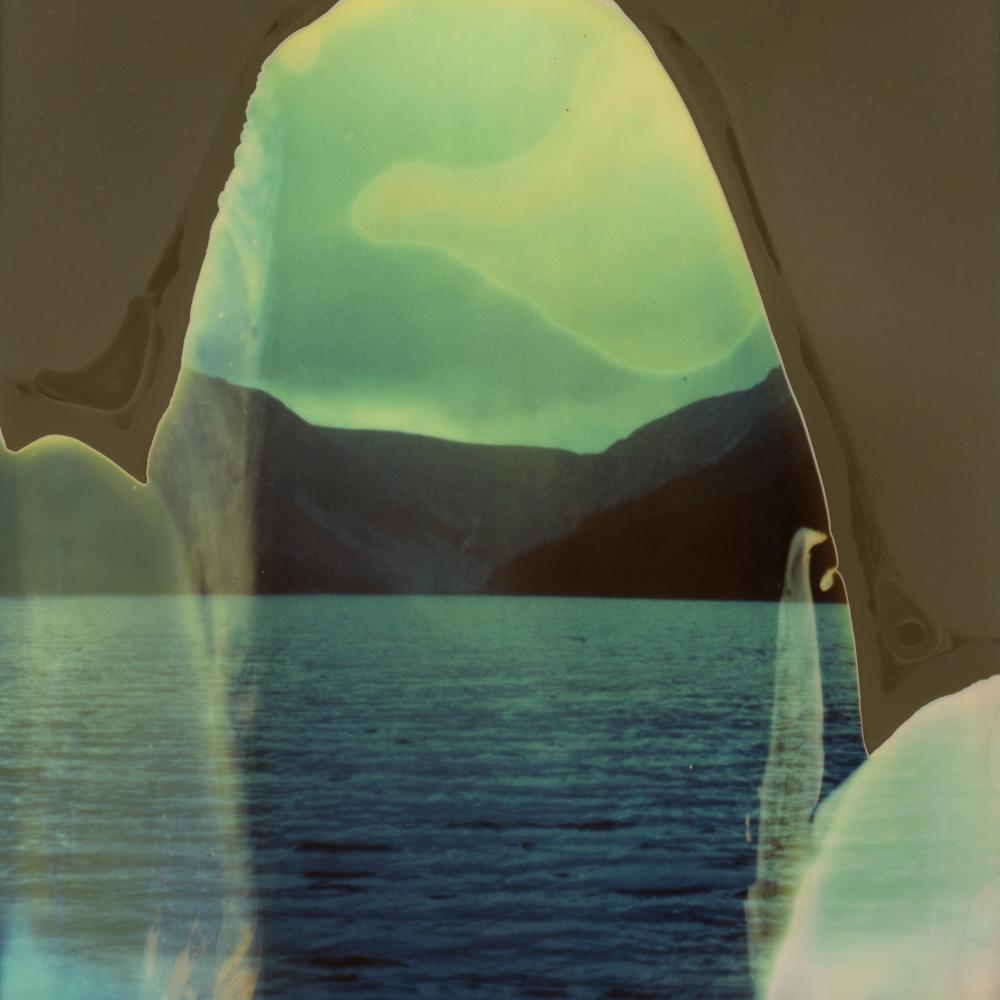 Glendalough I – Zeitgenössisch, Polaroid, 21. Jahrhundert, Landschaft