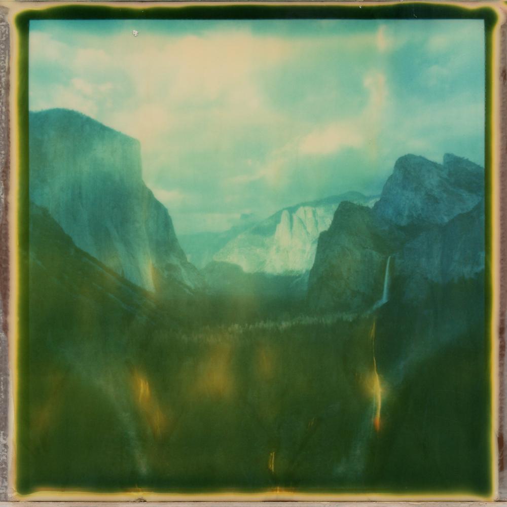 Landscape Photograph Julia Beyer - Les souvenirs sont faits de cela - Contemporain, Polaroid, Paysage, couleur