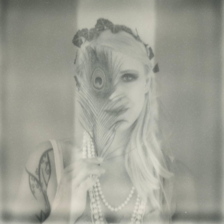Julia Beyer Black and White Photograph – Rverie – Zeitgenössisch, Polaroid, 21. Jahrhundert, Fotografie, Porträt