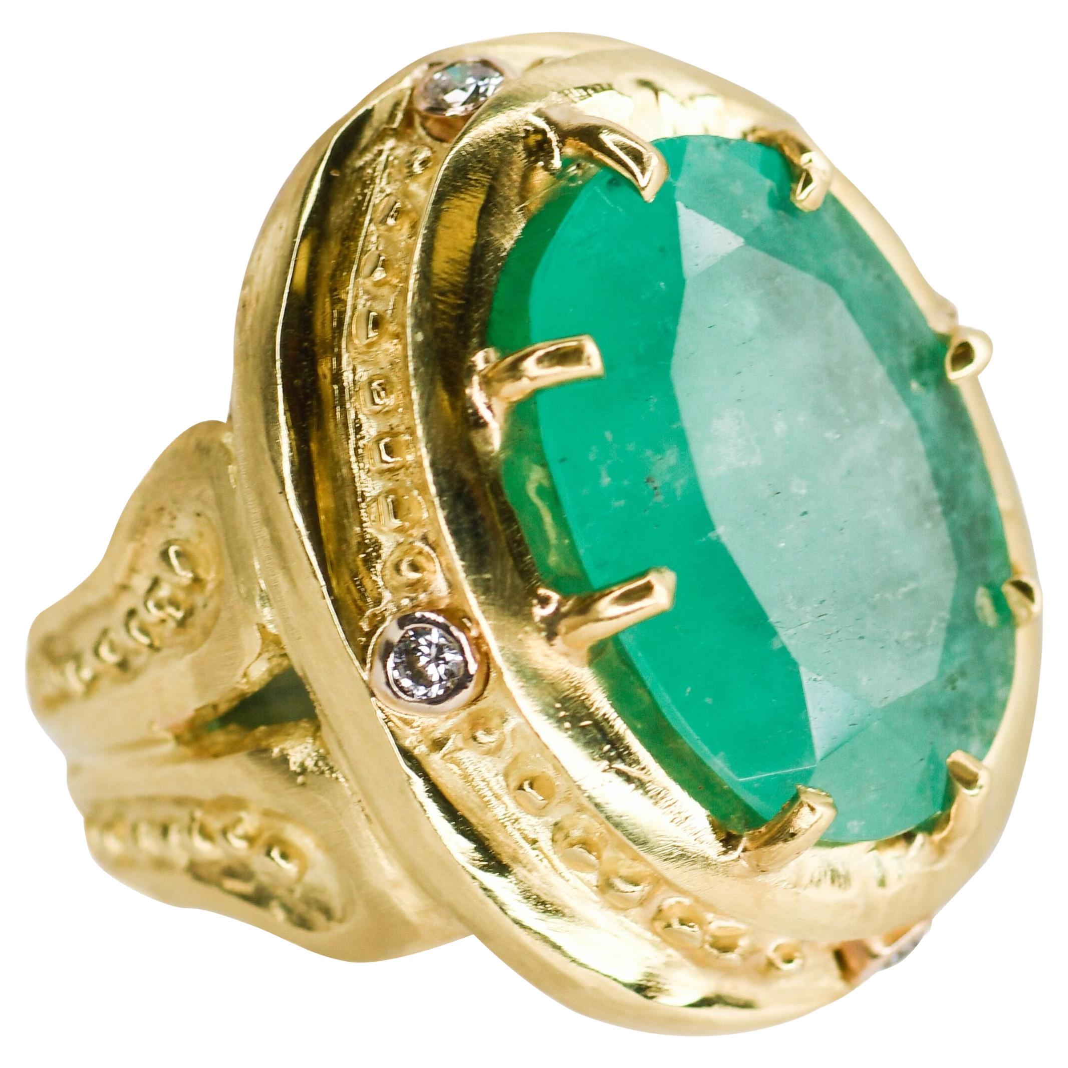 Julia Boss 18 Karat Yellow Gold Oval Colombian Emerald and Diamond Ring