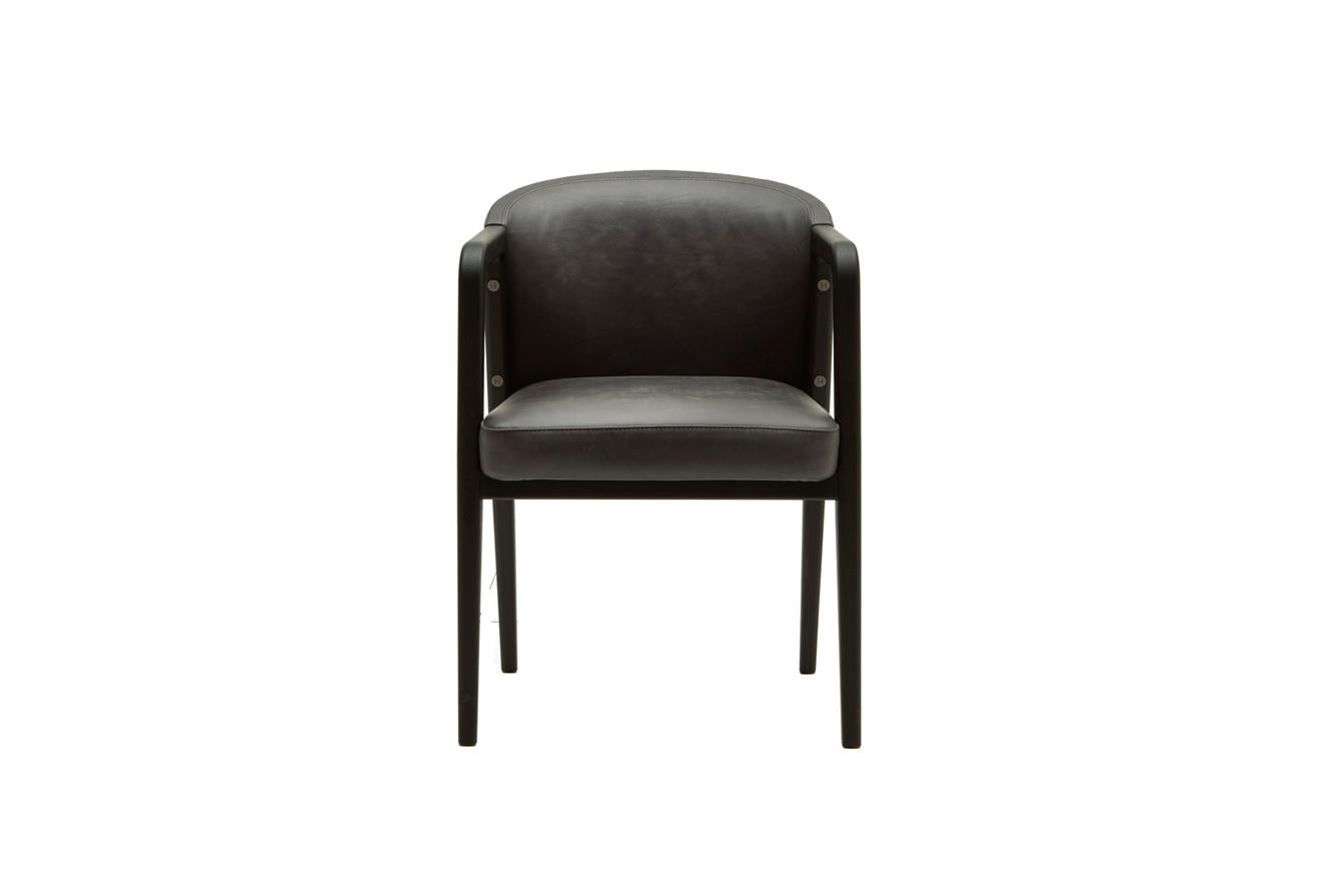 Julia Chair - ein zeitgenössischer Stuhl mit zeitlosem Design (Moderne) im Angebot