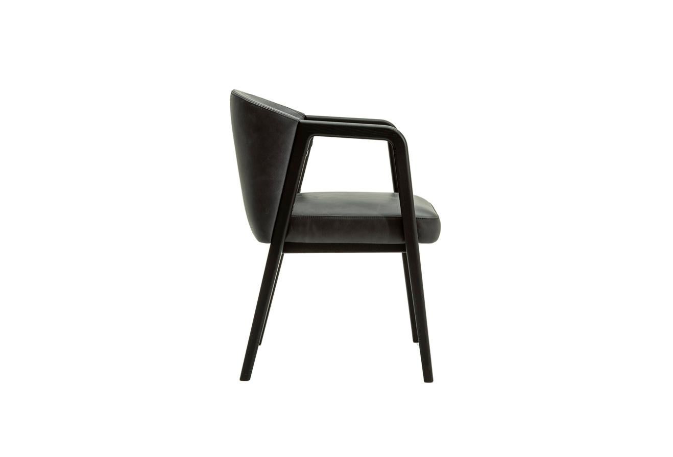 Julia Chair - ein zeitgenössischer Stuhl mit zeitlosem Design (Italienisch) im Angebot