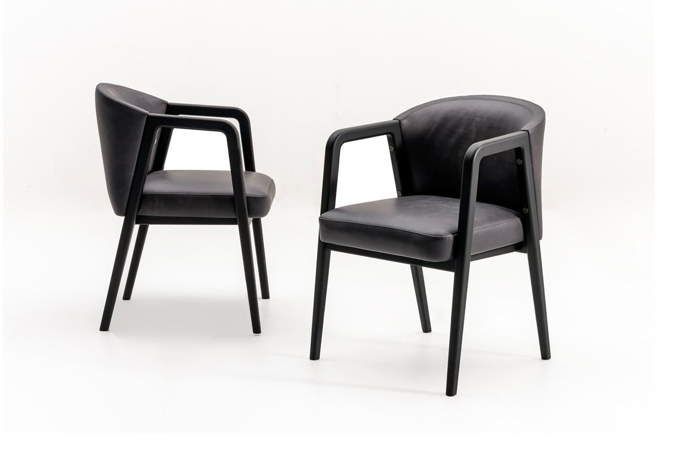 Julia Chair - ein zeitgenössischer Stuhl mit zeitlosem Design im Zustand „Neu“ im Angebot in Beverly Hills, CA