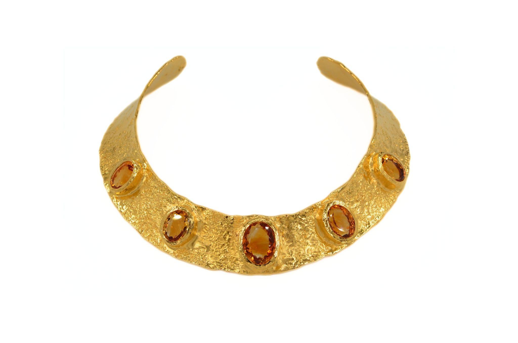 Collana Julia Collection'S
Bronzo placcato oro con Citrini
Fusione a cera persa fatta a mano
Bronzo placcato in oro 24 carati su tutta la superficie
Pezzo unico 
Spagna 