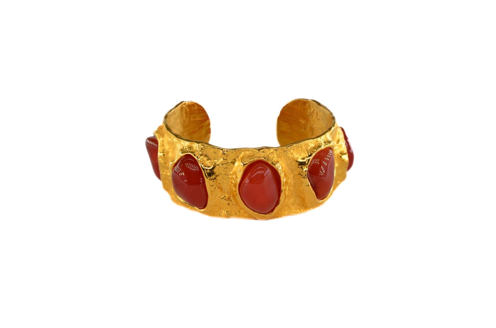 Collar Colección Julia
Bronce dorado con cornalina
Fundición a la cera perdida hecha a mano
Bronce chapado en oro de 24 quilates por todas partes
Pieza única 
España 