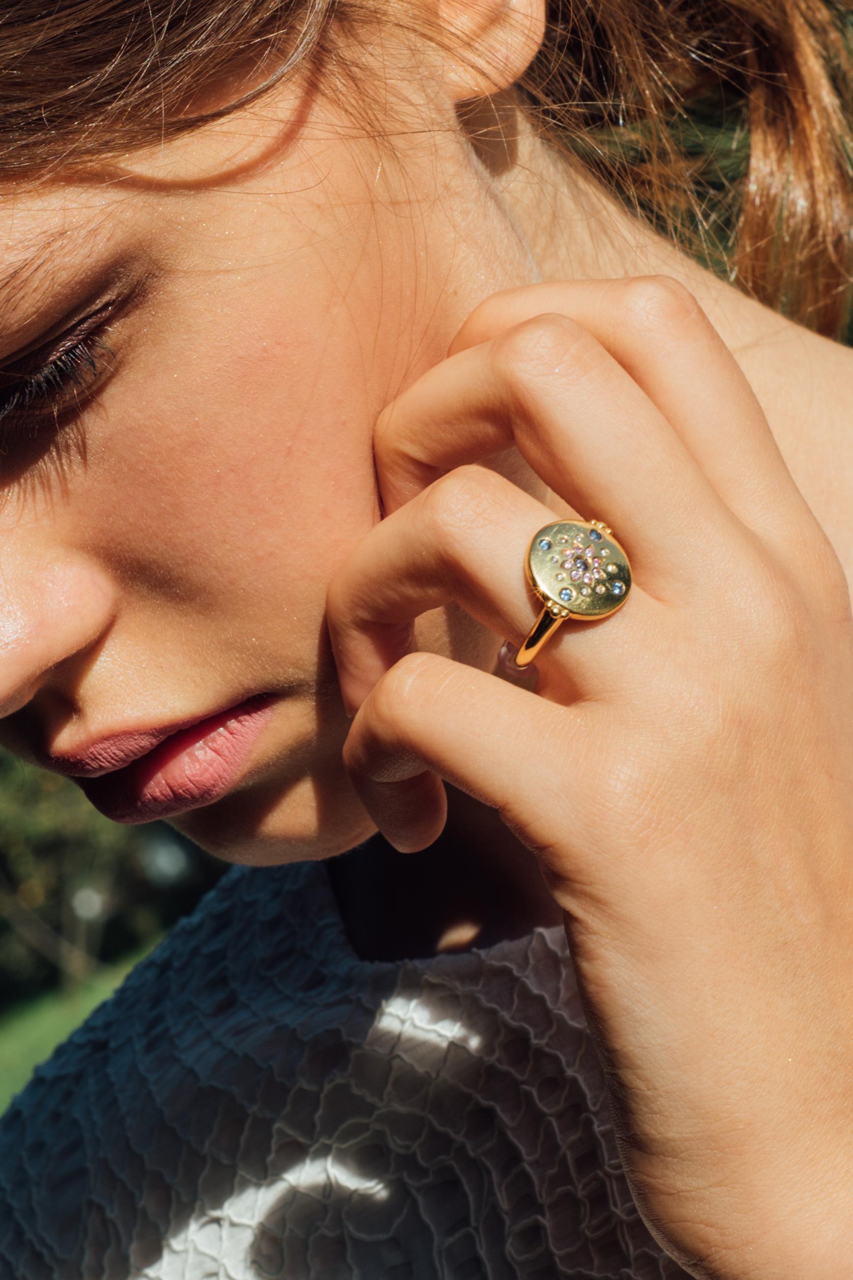 Julia-Didon Cayre 18 Karat Yellow Gold Diamond and Sapphire Ring In New Condition In Milan, Milan
