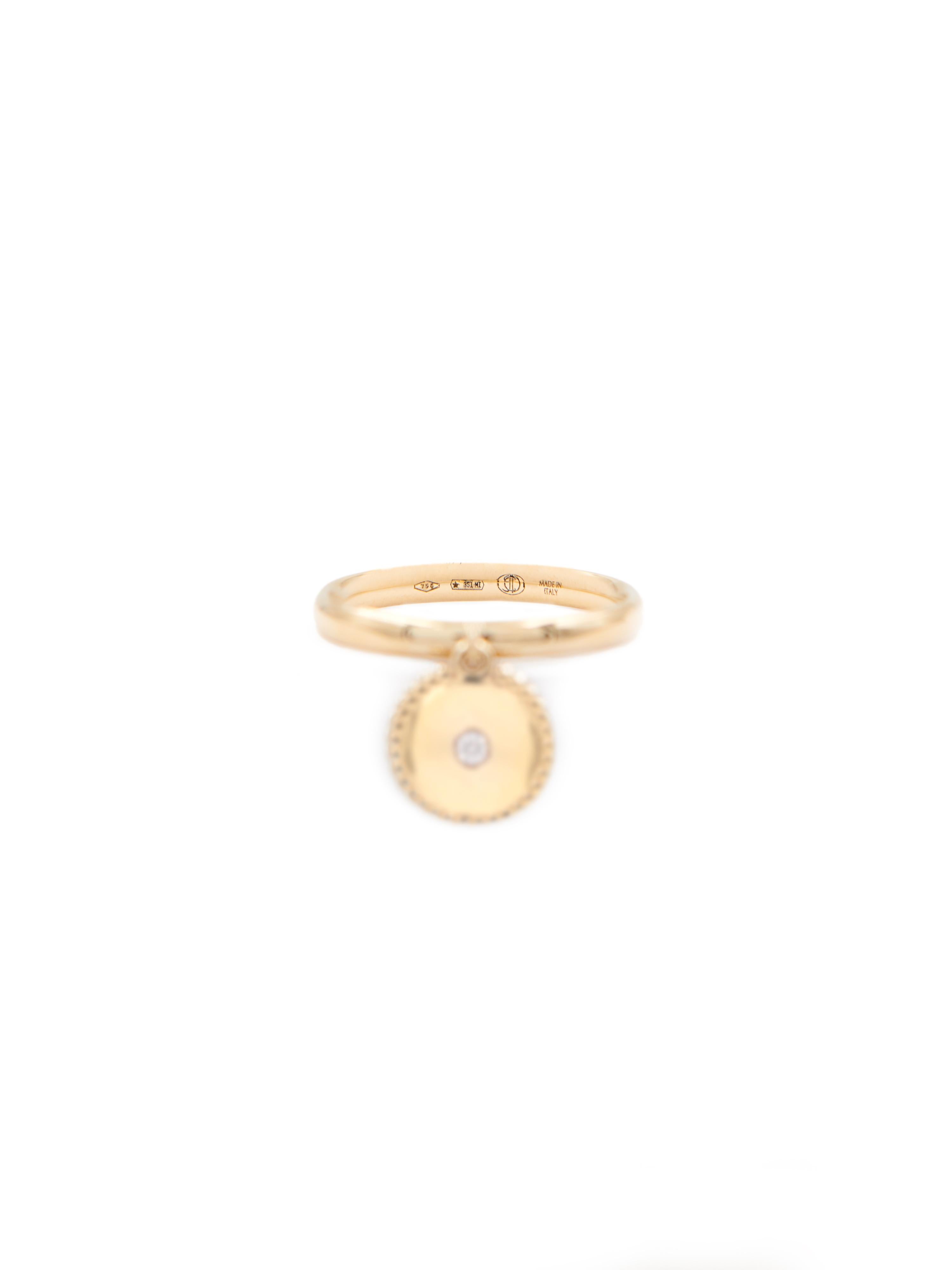 18 karat yellow gold stacking ring with disc charm set with a central ruby.

This ring is available in three sizes (Italian sizes 12, 14 and 16 / US sizes 6, 6 3/4 and 7 1/2)
 
Perfect worn alone or for stacking with the other stacking rings in the