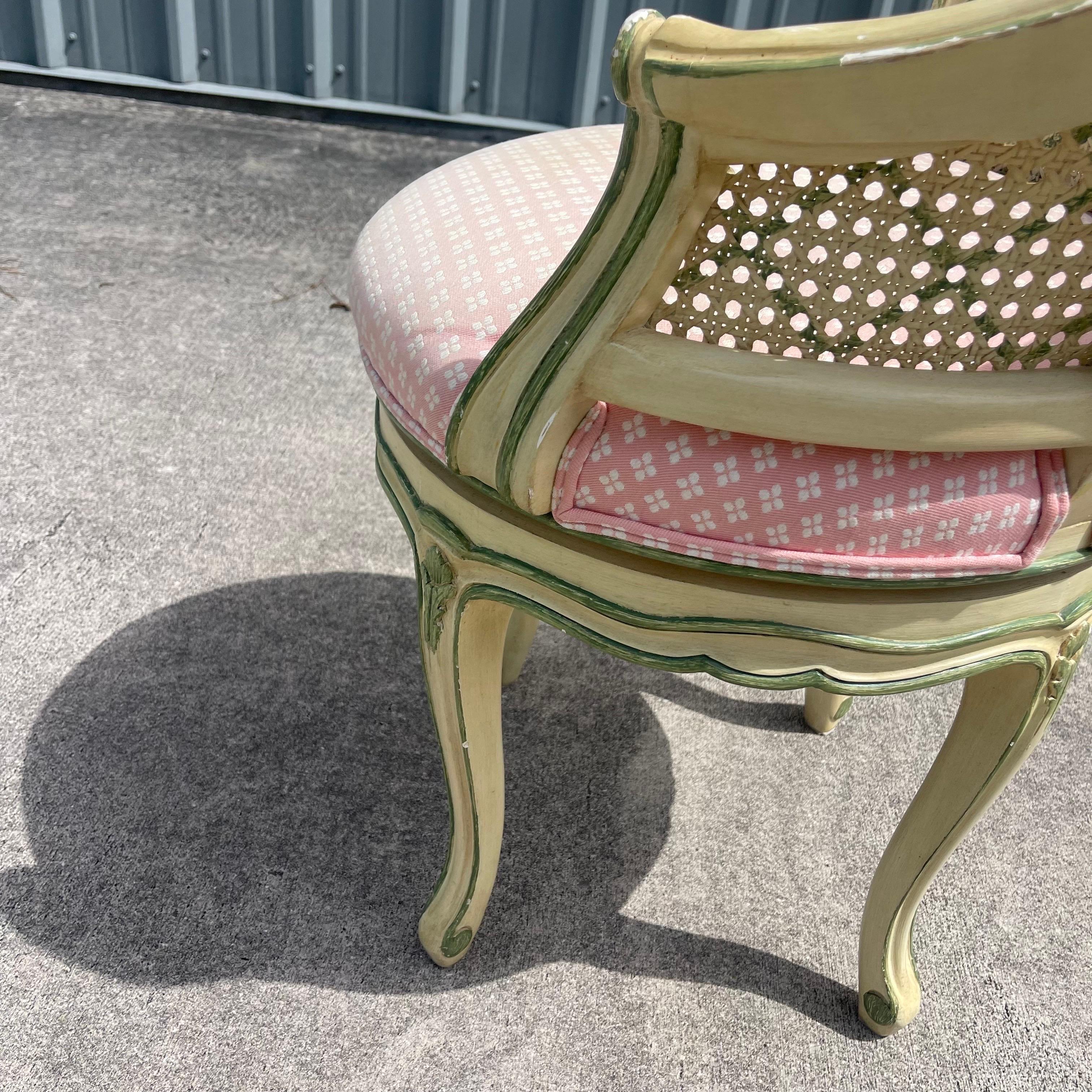 Julia Gray New York Sedia sgabello girevole di vanità in legno intagliato stile Luigi XV in vendita 6