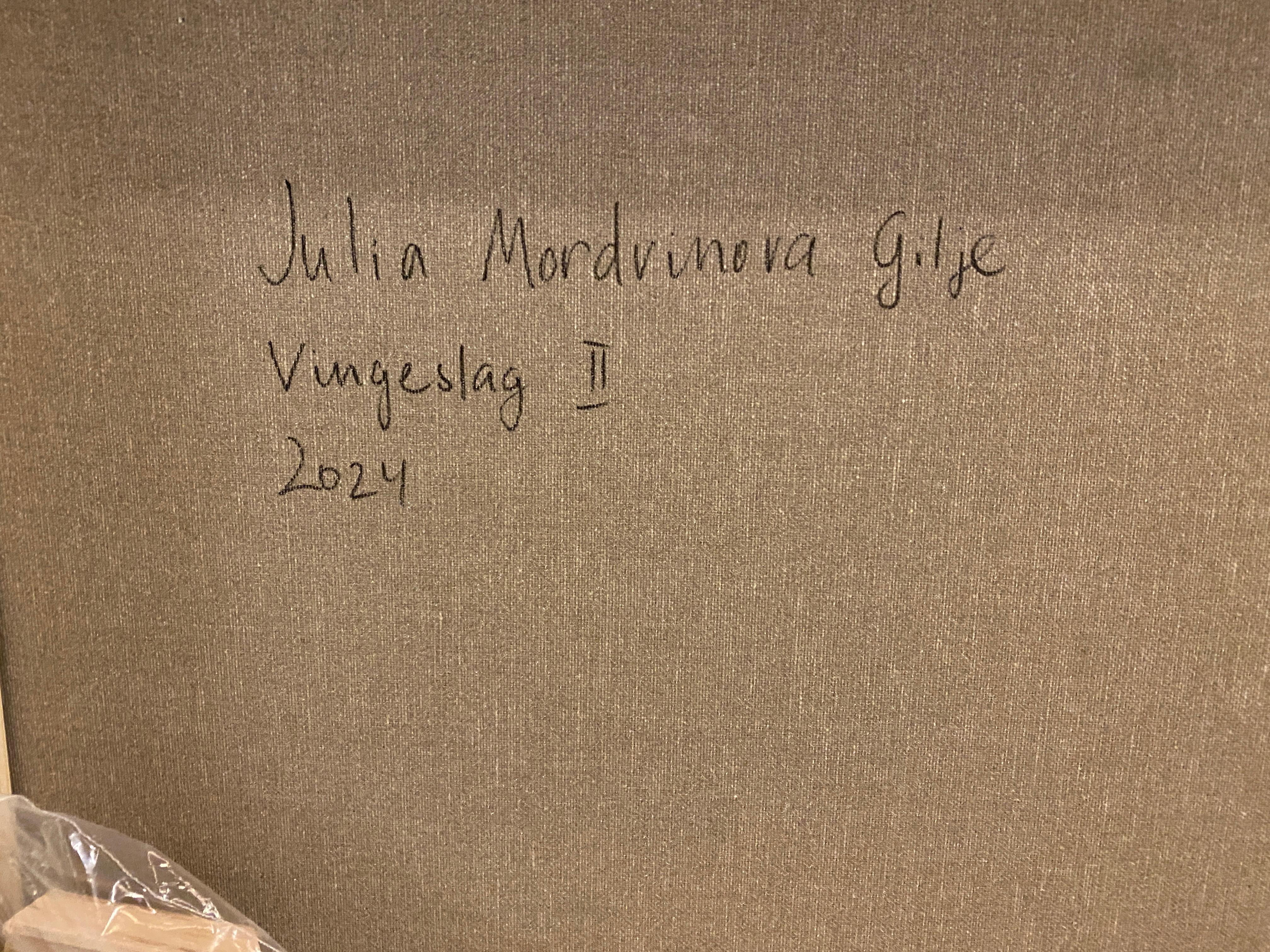 Grand nu figuratif avec de subtiles ailes de papillon, beige et bleu chauds en vente 2