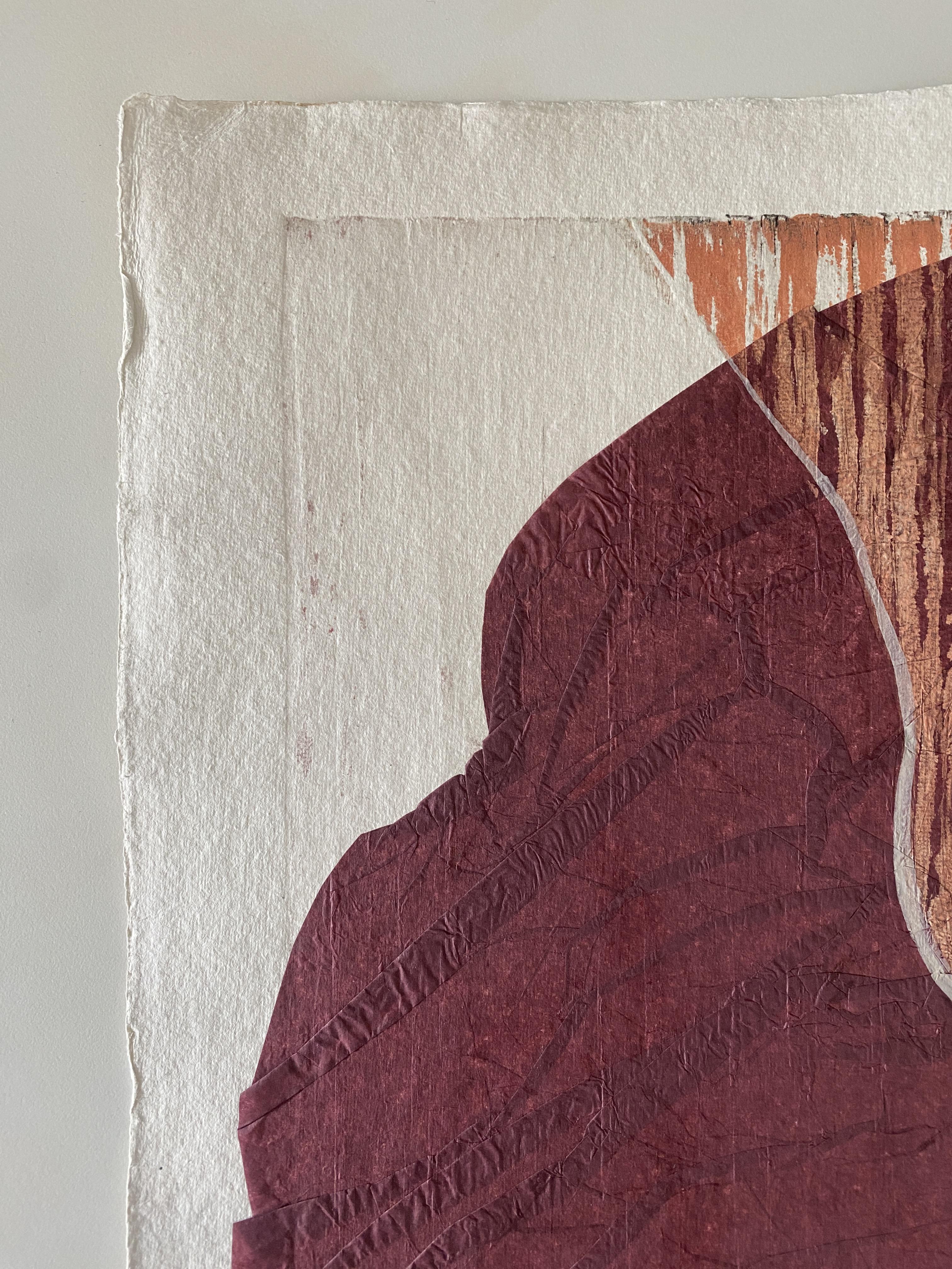 Viola, grigio, bordeaux. Stampa originale in parte astratta con una donna nuda in vendita 1