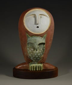 « Birth of Owl Under the Moon » (2017) par Julia Mulligan, sculpture en céramique