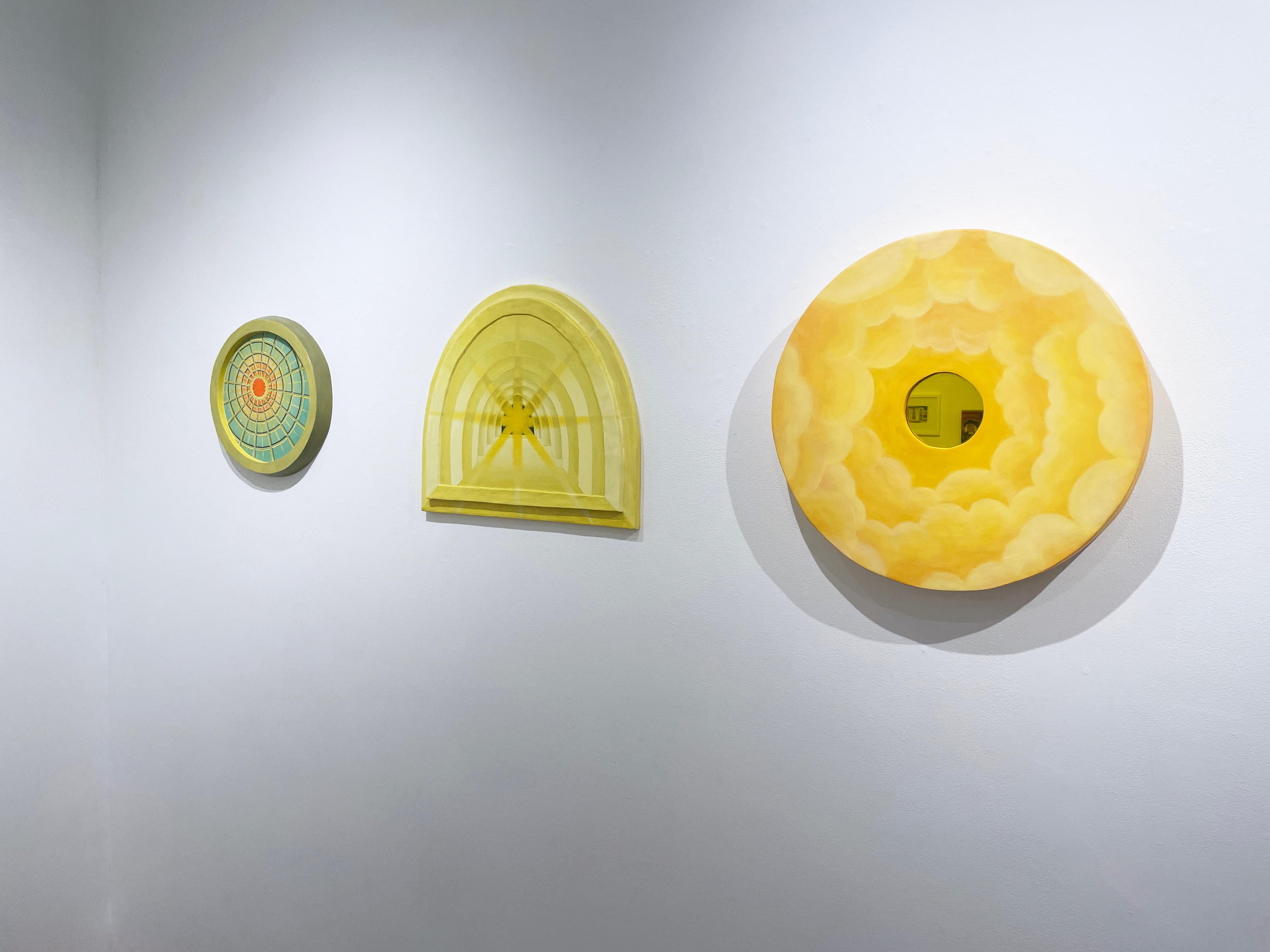La Grande Sala del Sole, geometrico, architettura, sole, raggi gialli, archi - Figurative Painting Giallo di Julia Policastro