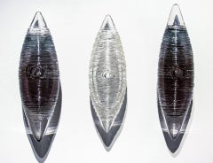 Série Cocoon gris fumé et blanc - sculpture murale en verre texturé et translucide