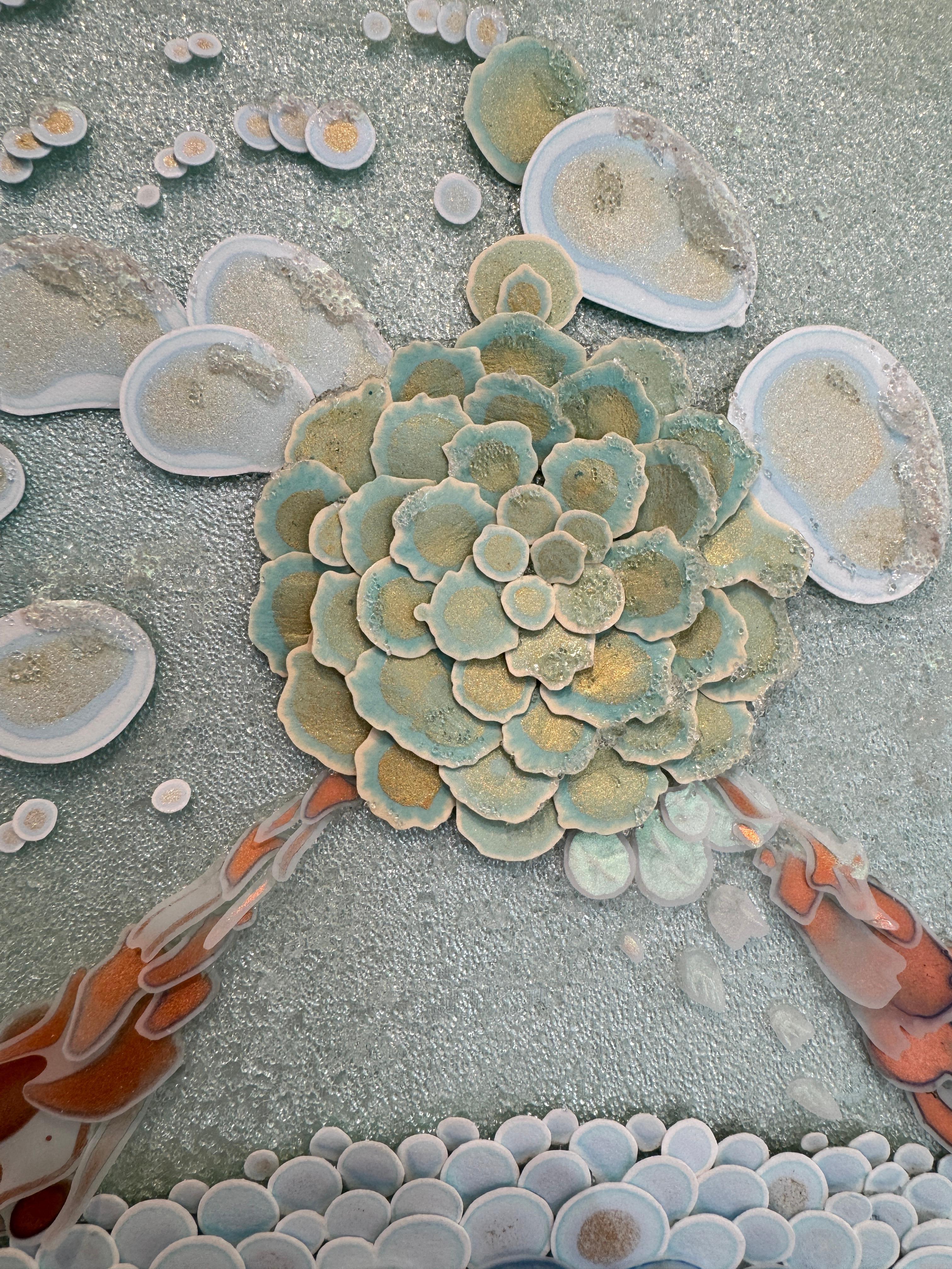 In diesem quadratischen Acrylbild fügt die Künstlerin Julia Westerbeke mit gemischten Medien Texturen hinzu. Westerbeke schneidet und malt von Hand auf Papier und Vellum und klebt jedes Stück einzeln auf, um dieses himmlische Kunstwerk