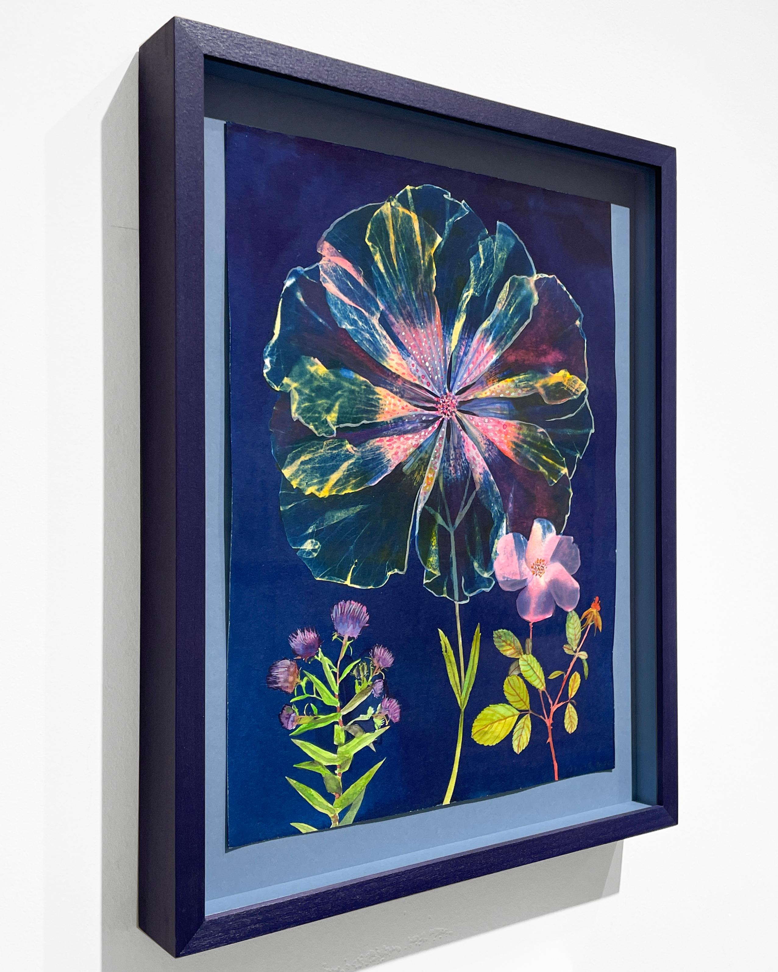Nature notturne: Natura morta dipinta in cianotipia di ibisco e rosa su indaco - Still-Life Painting Viola di Julia Whitney Barnes