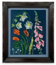 Picturesque Botany (Stillleben-Gemälde mit bunten Blumen auf Indigoblau)