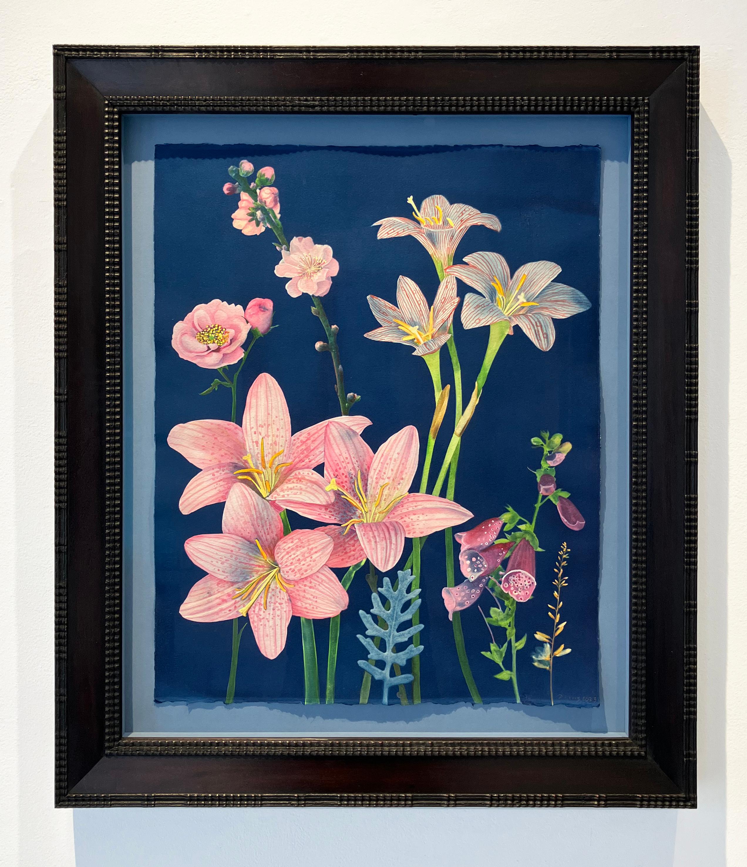 Botanique pittoresque (Nature morte de lys et de roses roses sur fond bleu indigo) - Painting de Julia Whitney Barnes